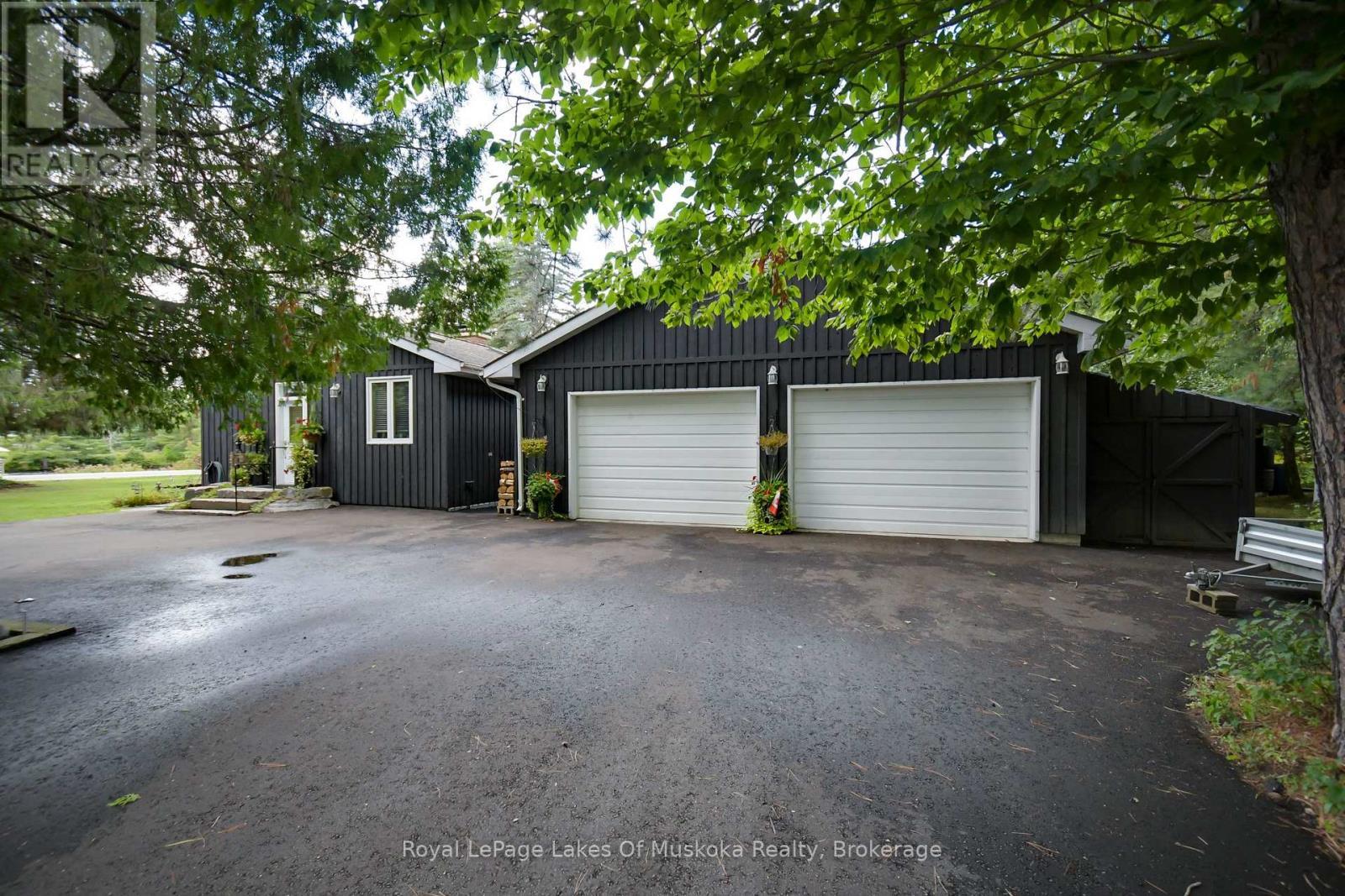 












2 LESLIE DRIVE W

,
Bracebridge (Monck (Bracebridge)),




Ontario
P1L1W8

