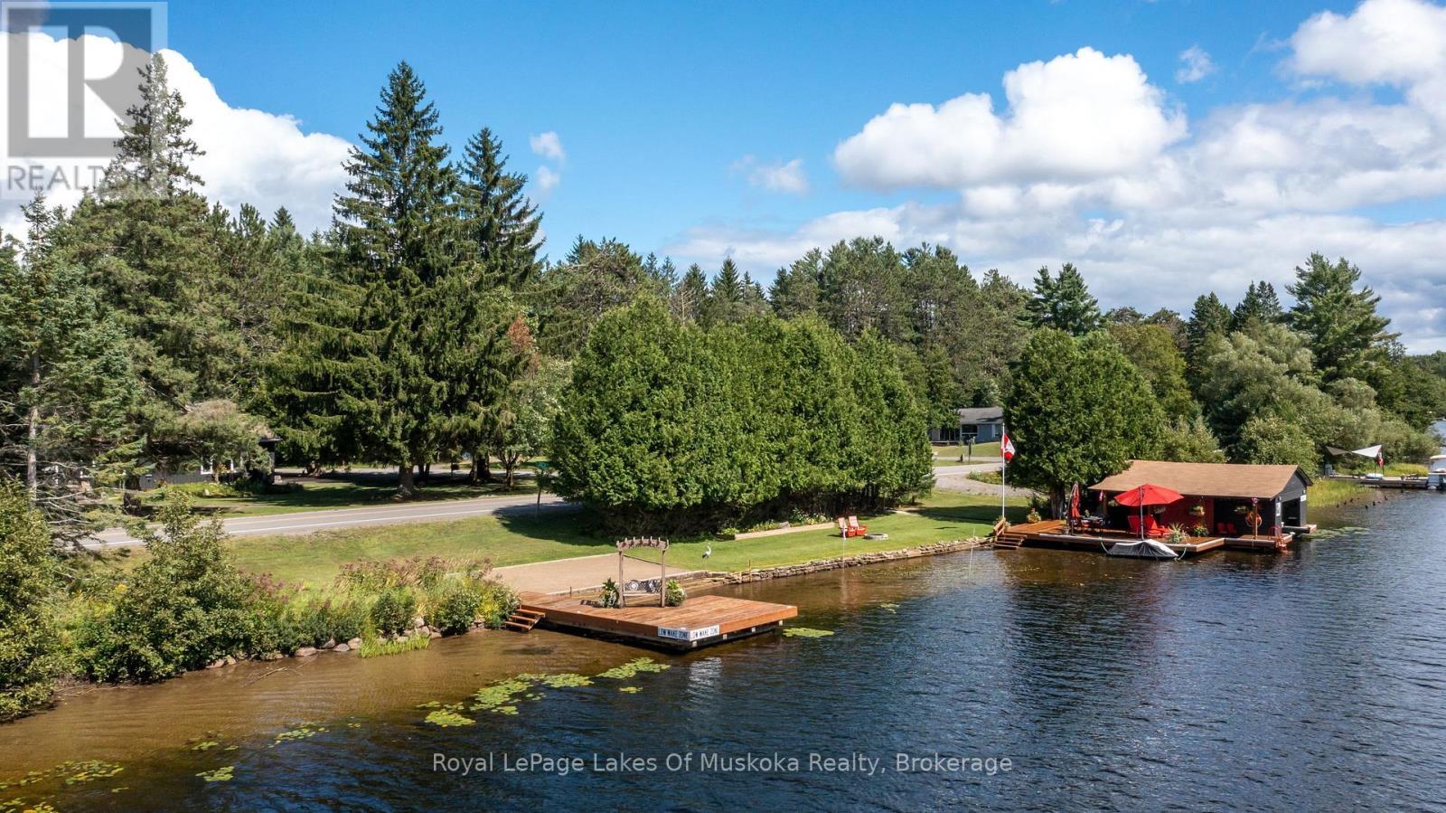












2 LESLIE DRIVE W

,
Bracebridge (Monck (Bracebridge)),




Ontario
P1L1W8

