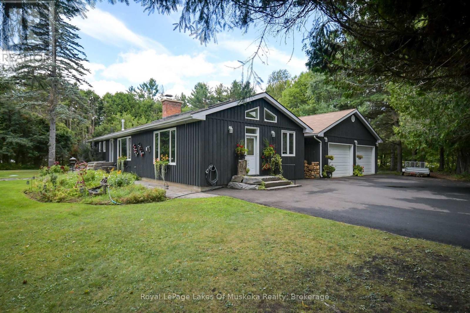 












2 LESLIE DRIVE W

,
Bracebridge (Monck (Bracebridge)),




Ontario
P1L1W8

