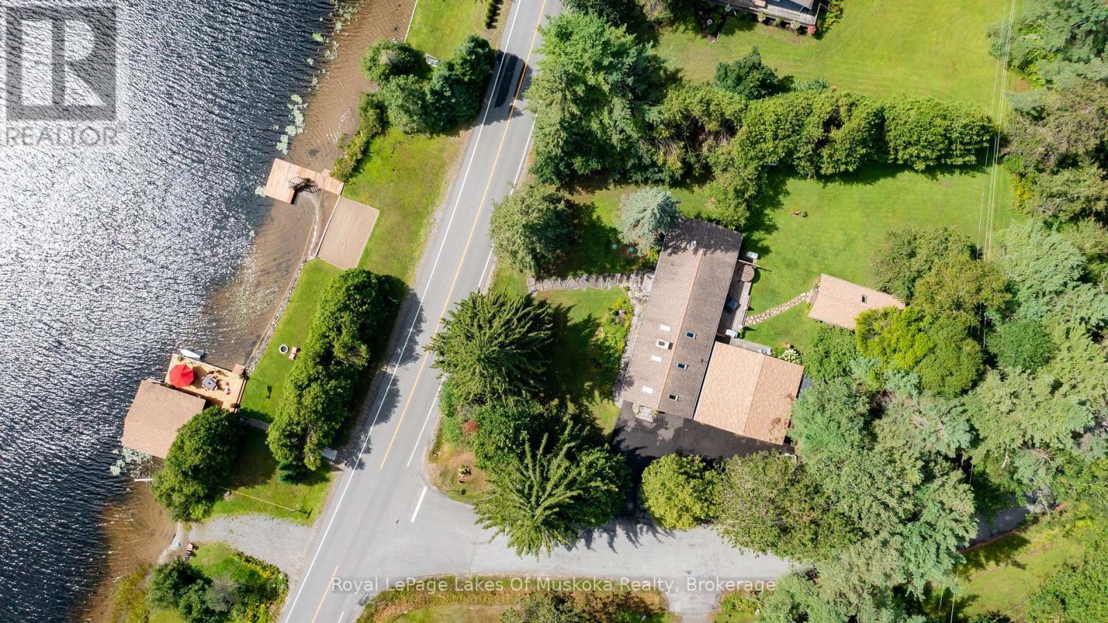 












2 LESLIE DRIVE W

,
Bracebridge (Monck (Bracebridge)),




Ontario
P1L1W8

