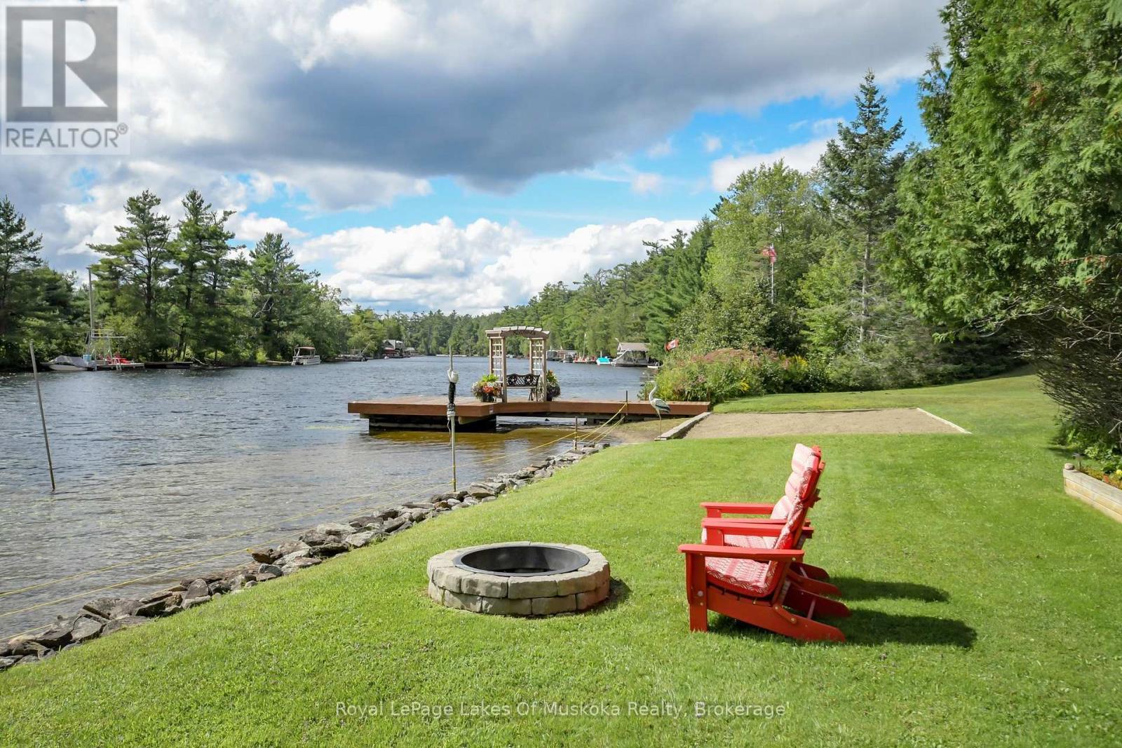 












2 LESLIE DRIVE W

,
Bracebridge (Monck (Bracebridge)),




Ontario
P1L1W8

