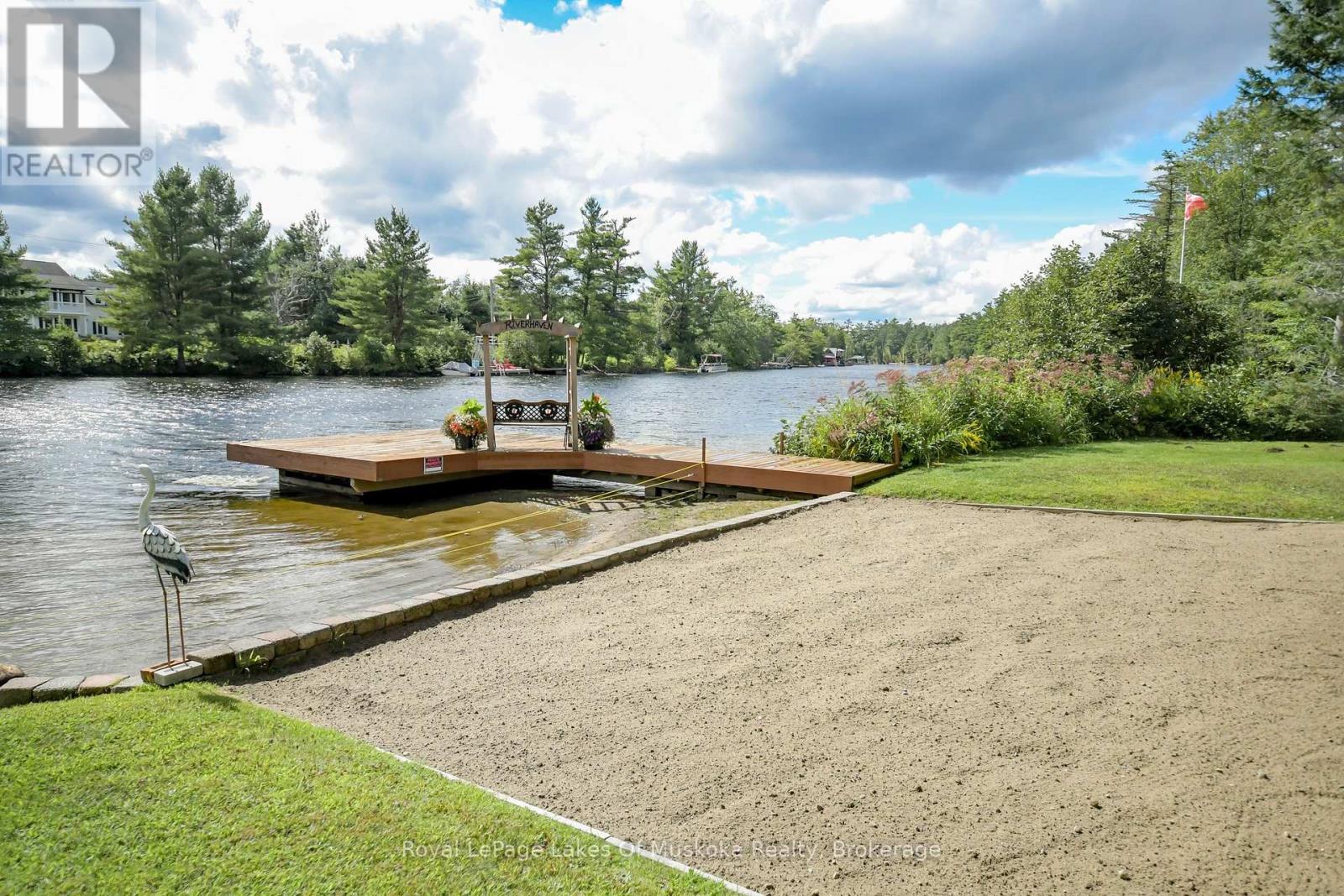 












2 LESLIE DRIVE W

,
Bracebridge (Monck (Bracebridge)),




Ontario
P1L1W8

