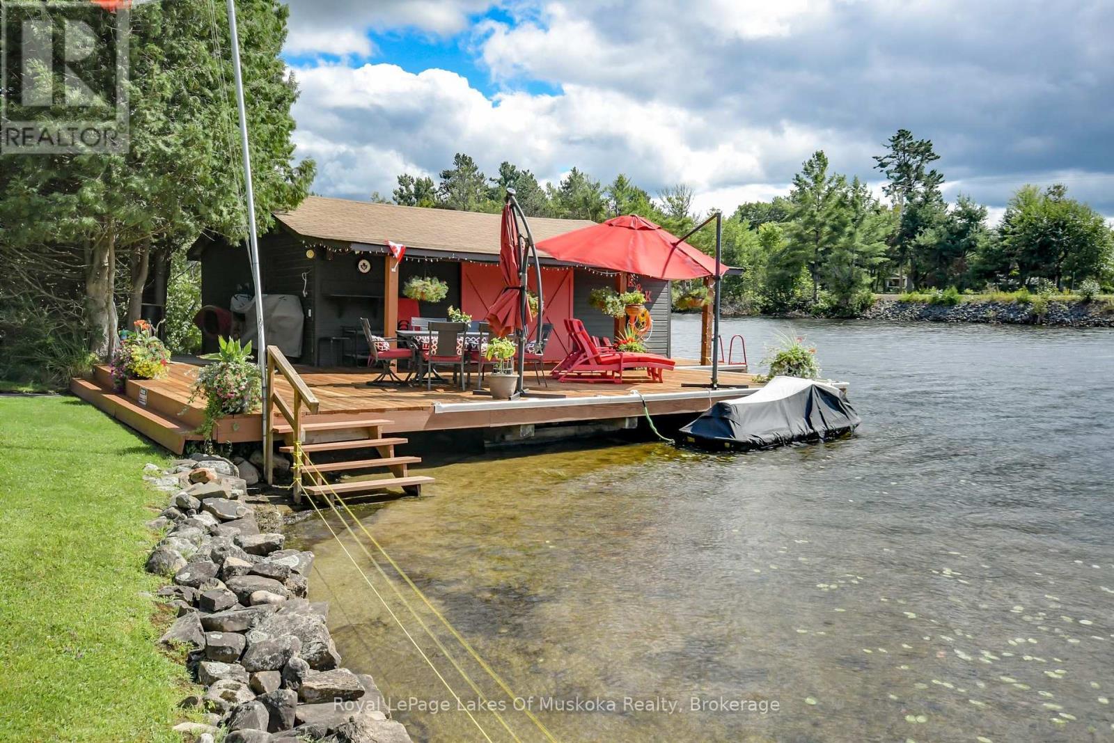 












2 LESLIE DRIVE W

,
Bracebridge (Monck (Bracebridge)),




Ontario
P1L1W8

