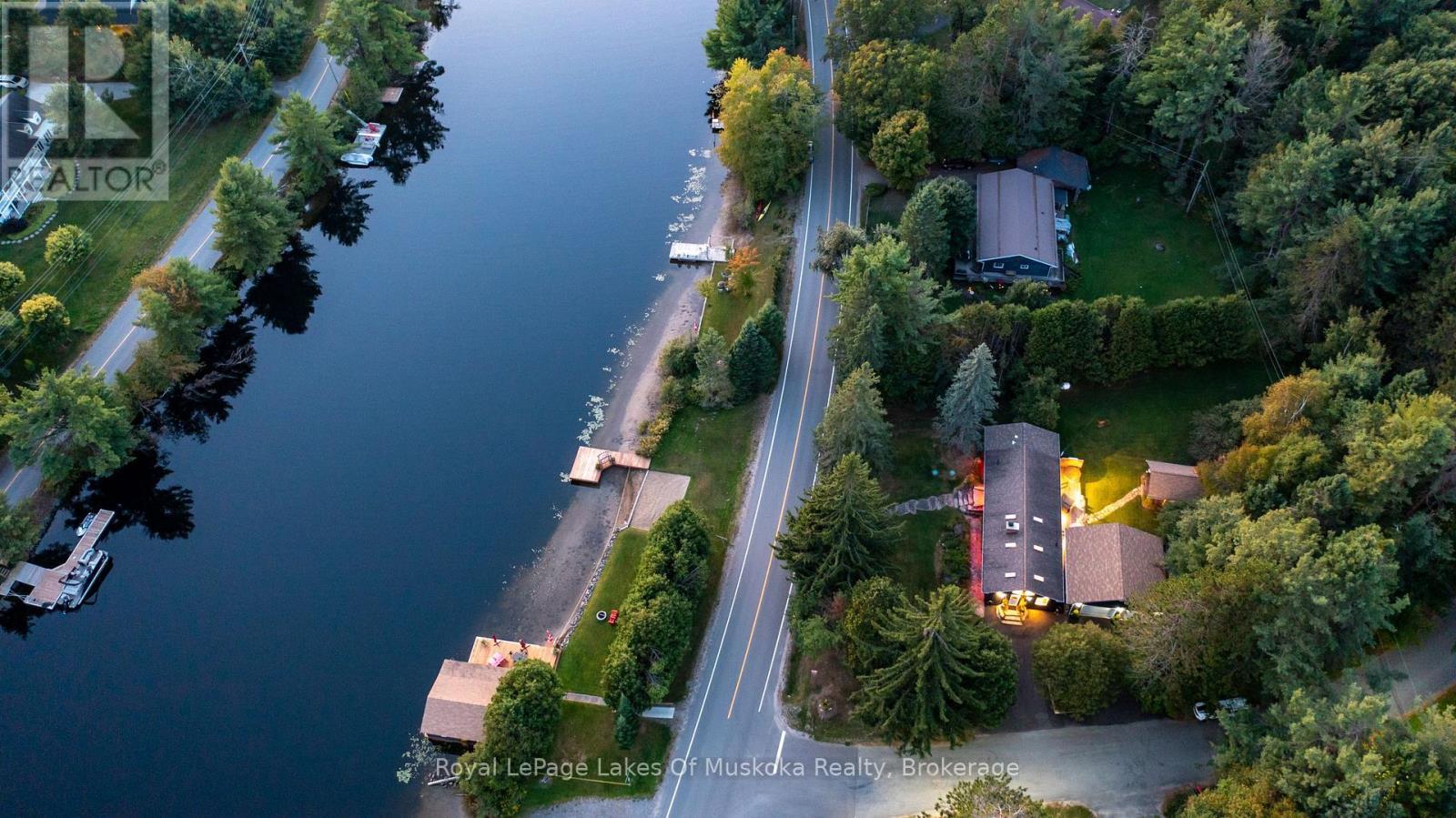 












2 LESLIE DRIVE W

,
Bracebridge (Monck (Bracebridge)),




Ontario
P1L1W8

