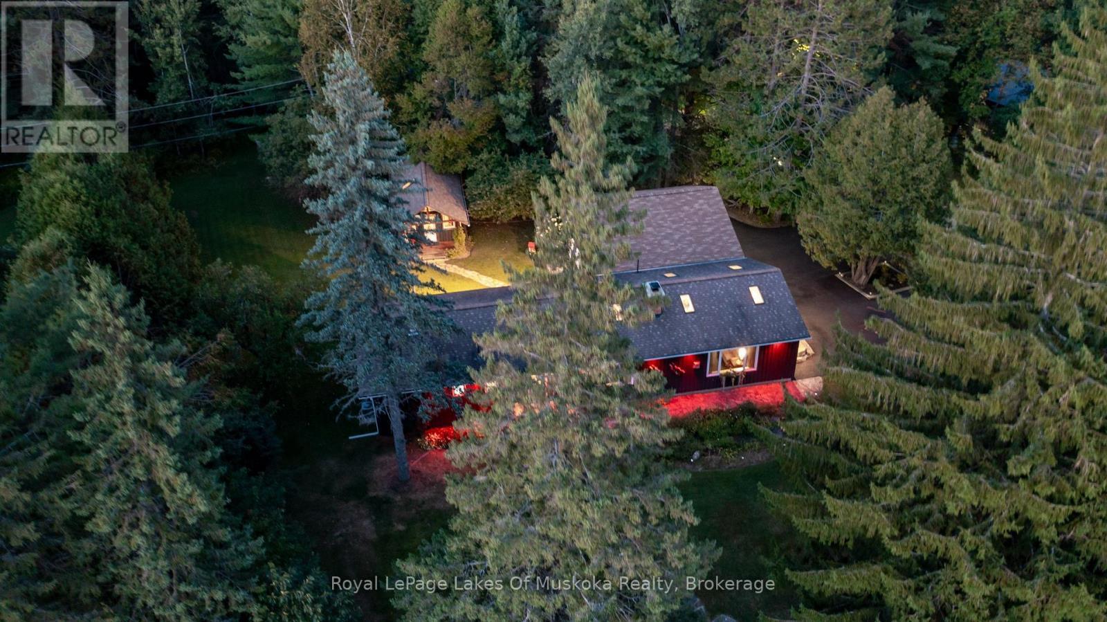 












2 LESLIE DRIVE W

,
Bracebridge (Monck (Bracebridge)),




Ontario
P1L1W8


