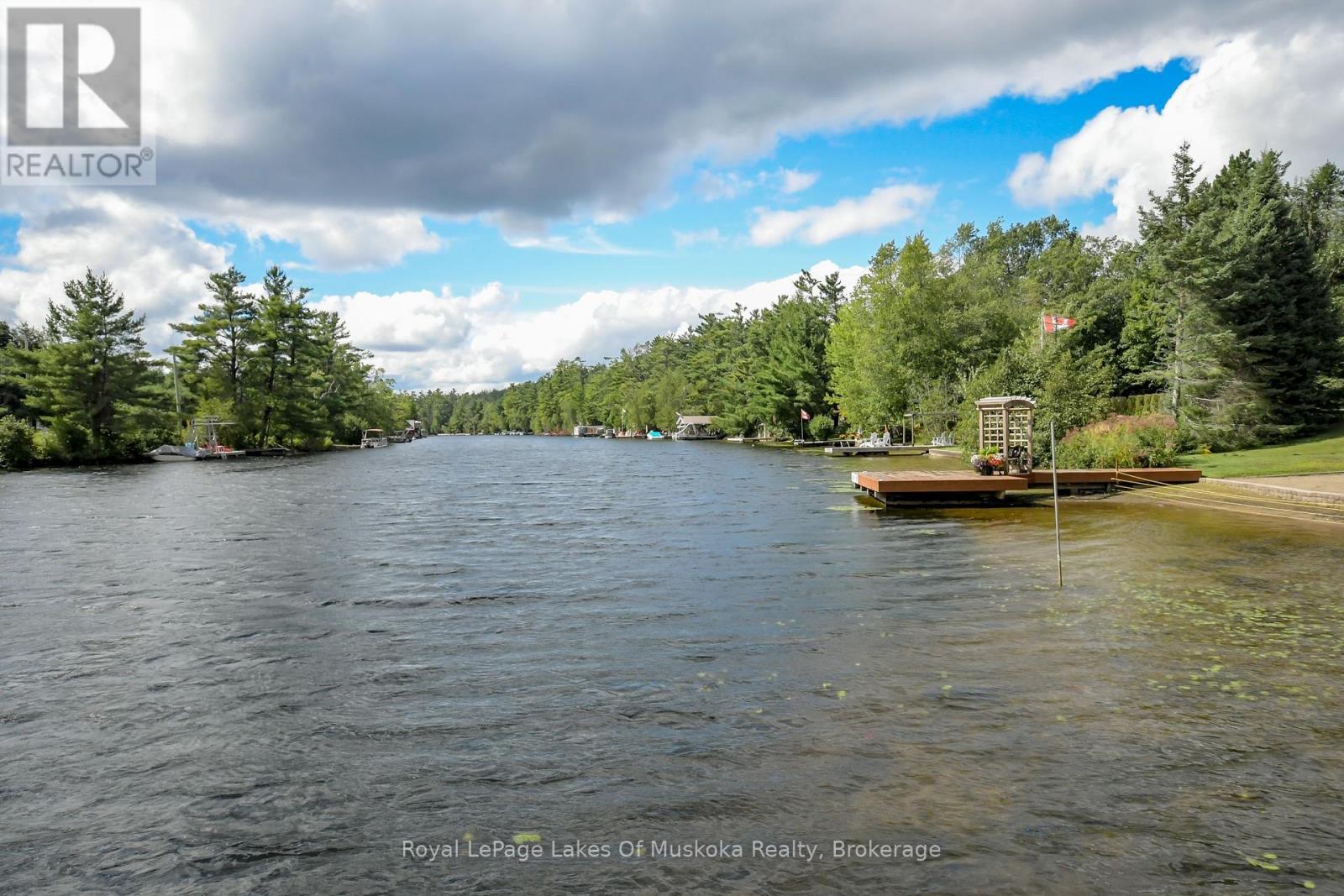 












2 LESLIE DRIVE W

,
Bracebridge (Monck (Bracebridge)),




Ontario
P1L1W8

