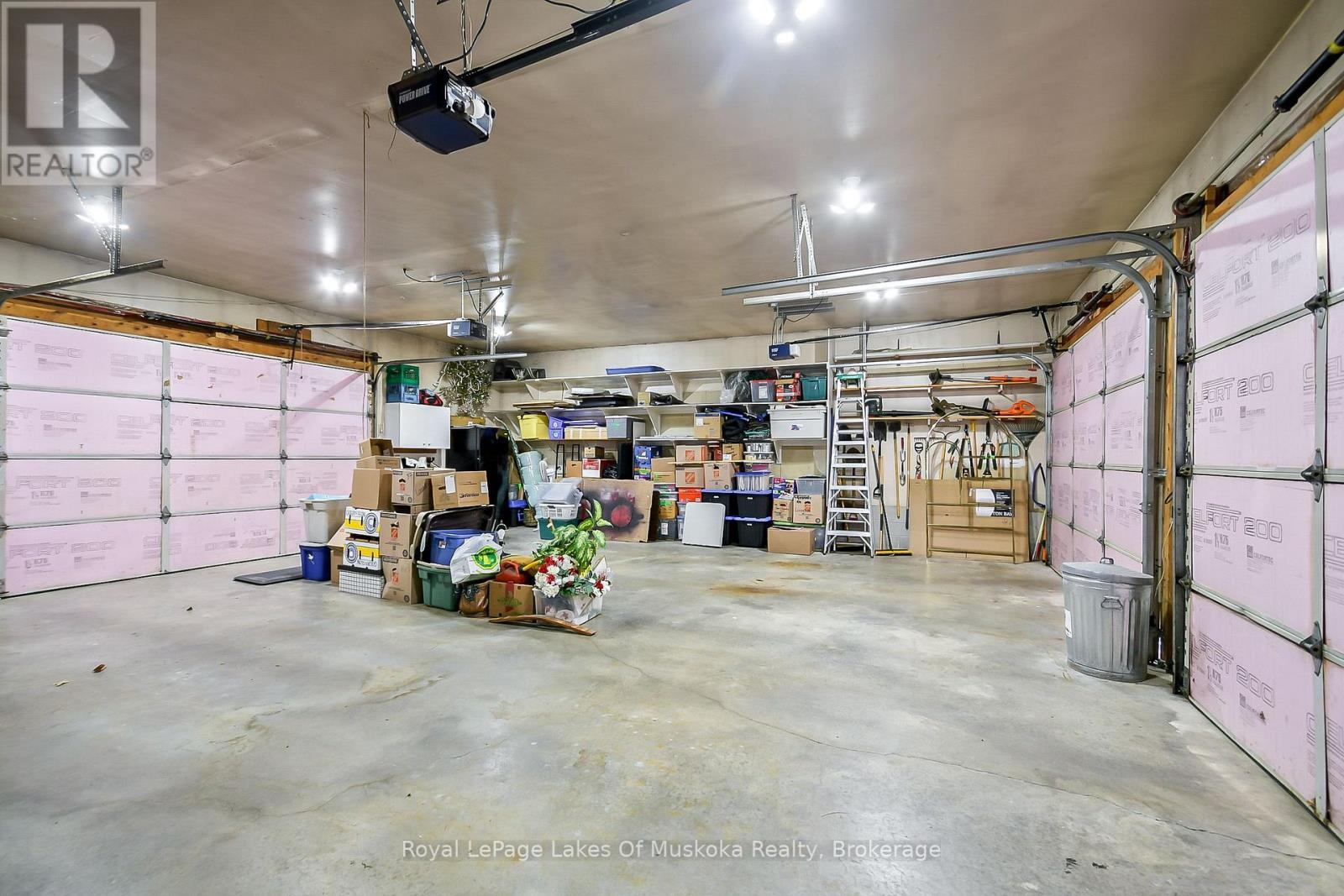












2 LESLIE DRIVE W

,
Bracebridge (Monck (Bracebridge)),




Ontario
P1L1W8


