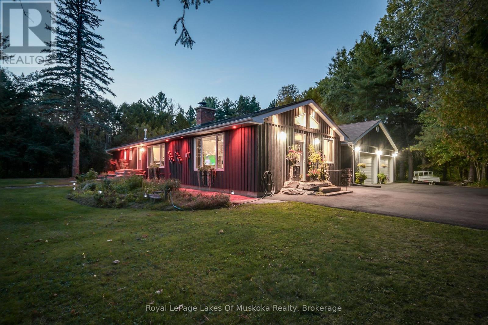 












2 LESLIE DRIVE W

,
Bracebridge (Monck (Bracebridge)),




Ontario
P1L1W8

