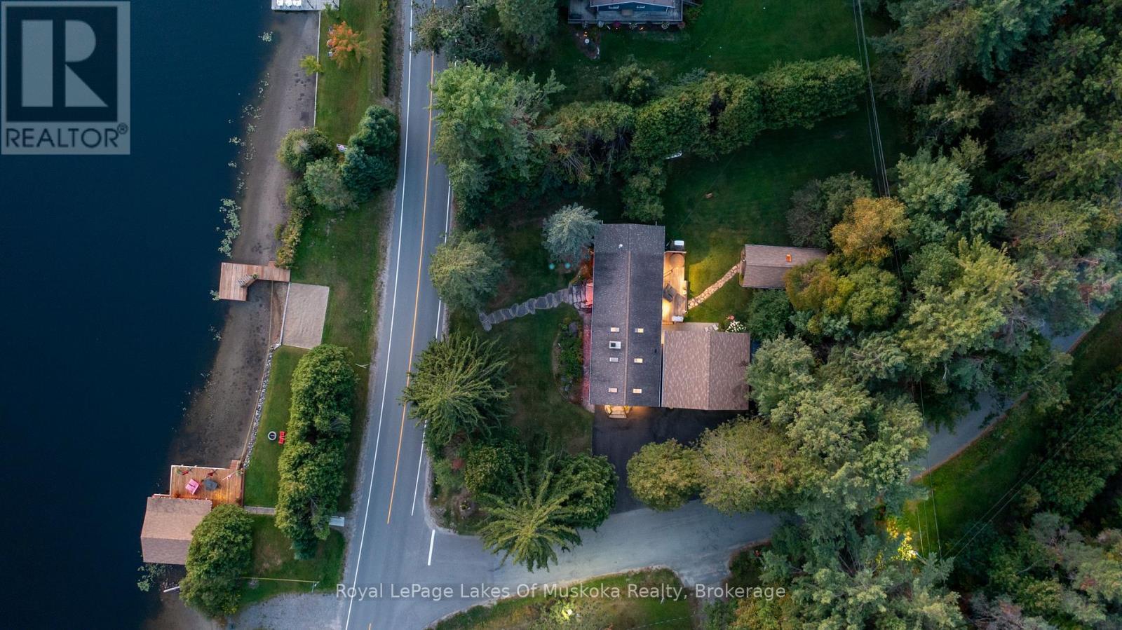 












2 LESLIE DRIVE W

,
Bracebridge (Monck (Bracebridge)),




Ontario
P1L1W8

