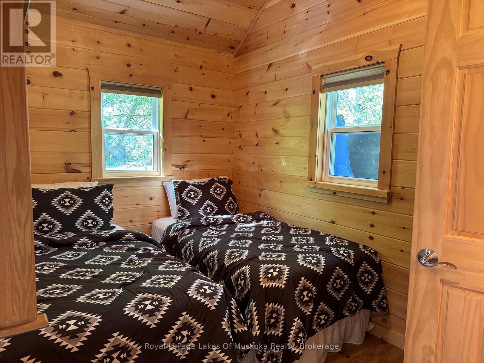 












2 LESLIE DRIVE W

,
Bracebridge (Monck (Bracebridge)),




Ontario
P1L1W8


