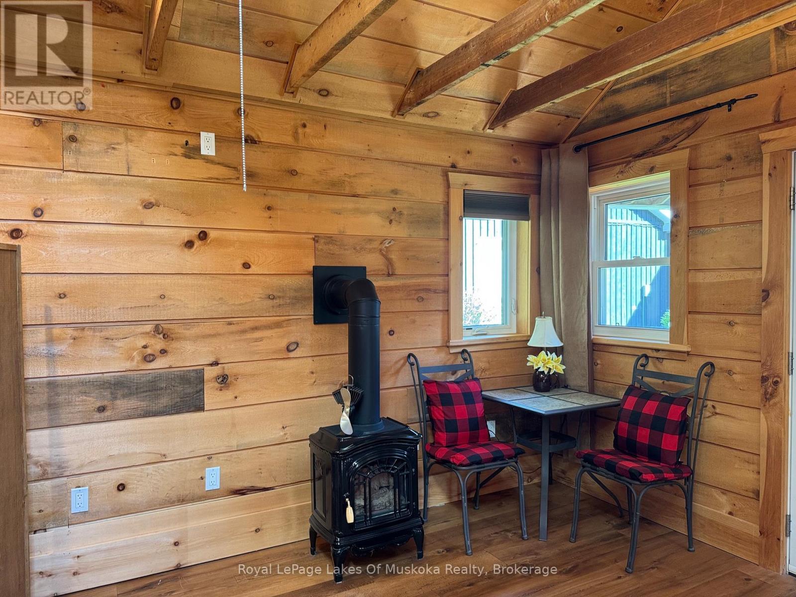 












2 LESLIE DRIVE W

,
Bracebridge (Monck (Bracebridge)),




Ontario
P1L1W8

