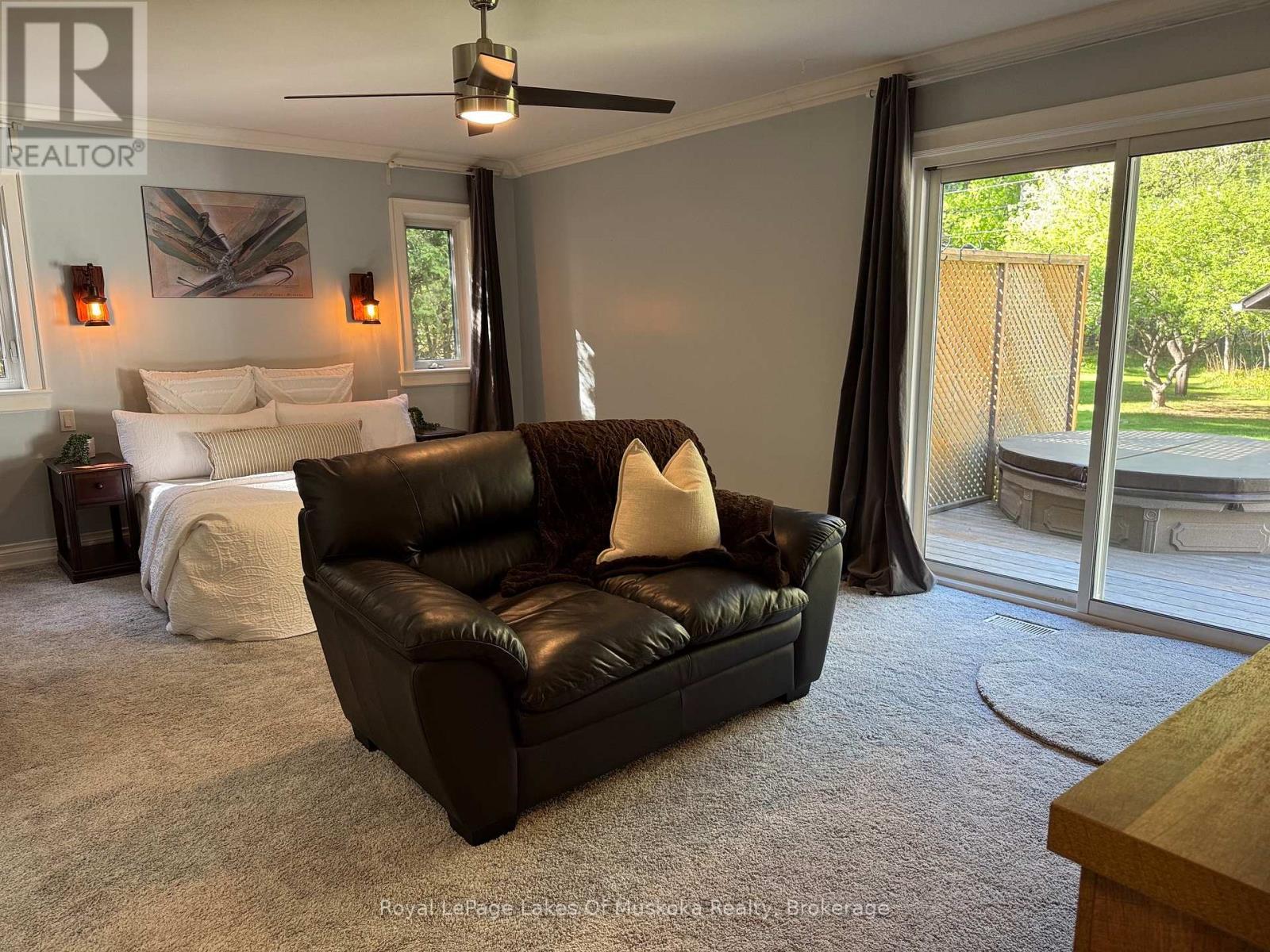 












2 LESLIE DRIVE W

,
Bracebridge (Monck (Bracebridge)),




Ontario
P1L1W8

