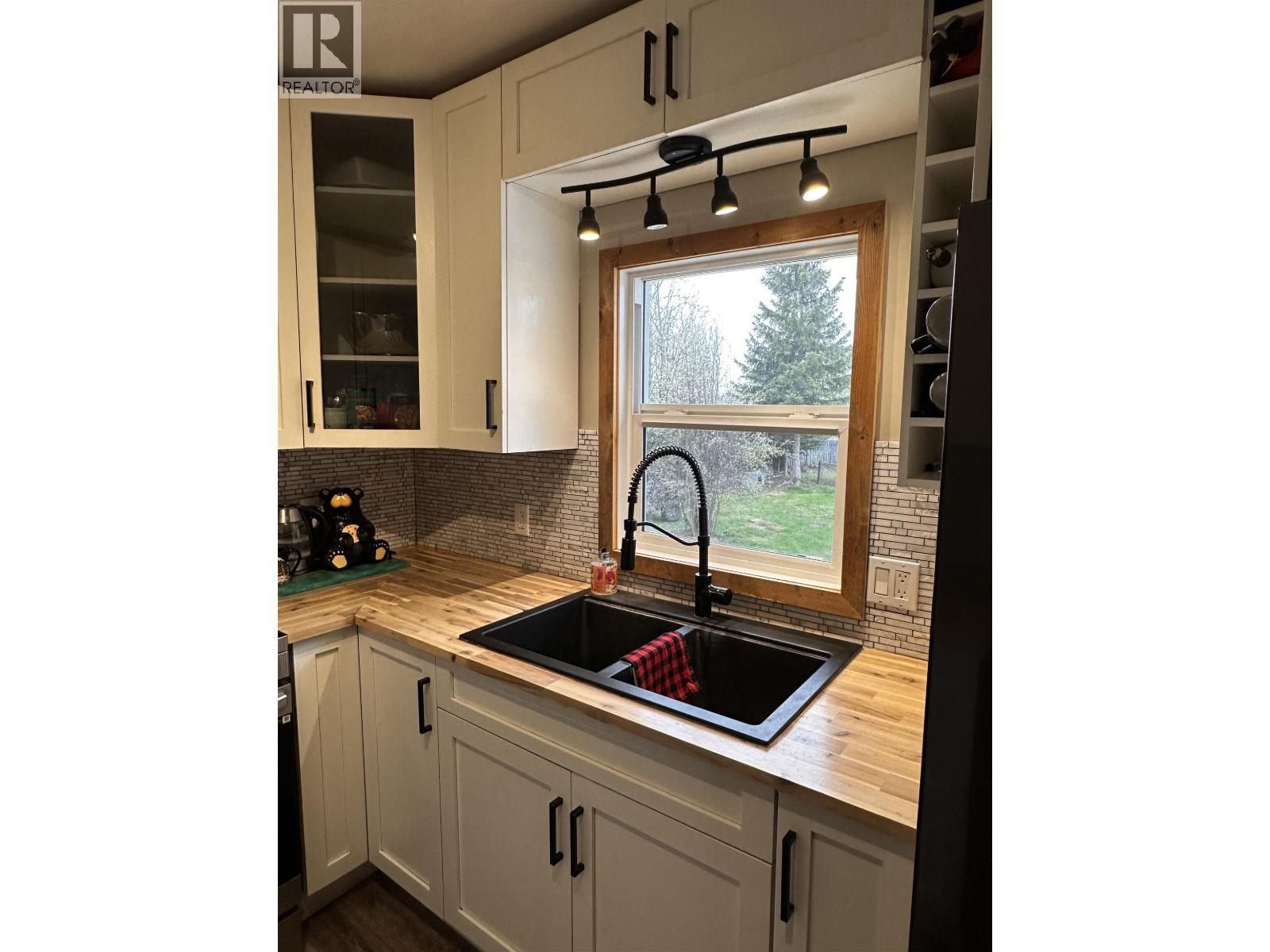 












5620 49 STREET

,
Fort Nelson,




British Columbia
V0C1R0

