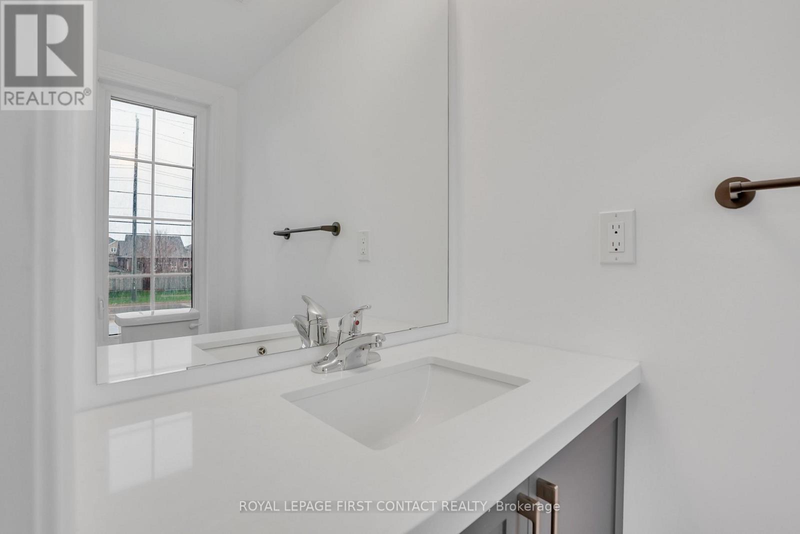












49 PUMPKIN CORNER CRESCENT

,
Barrie,




Ontario
L9J0T7

