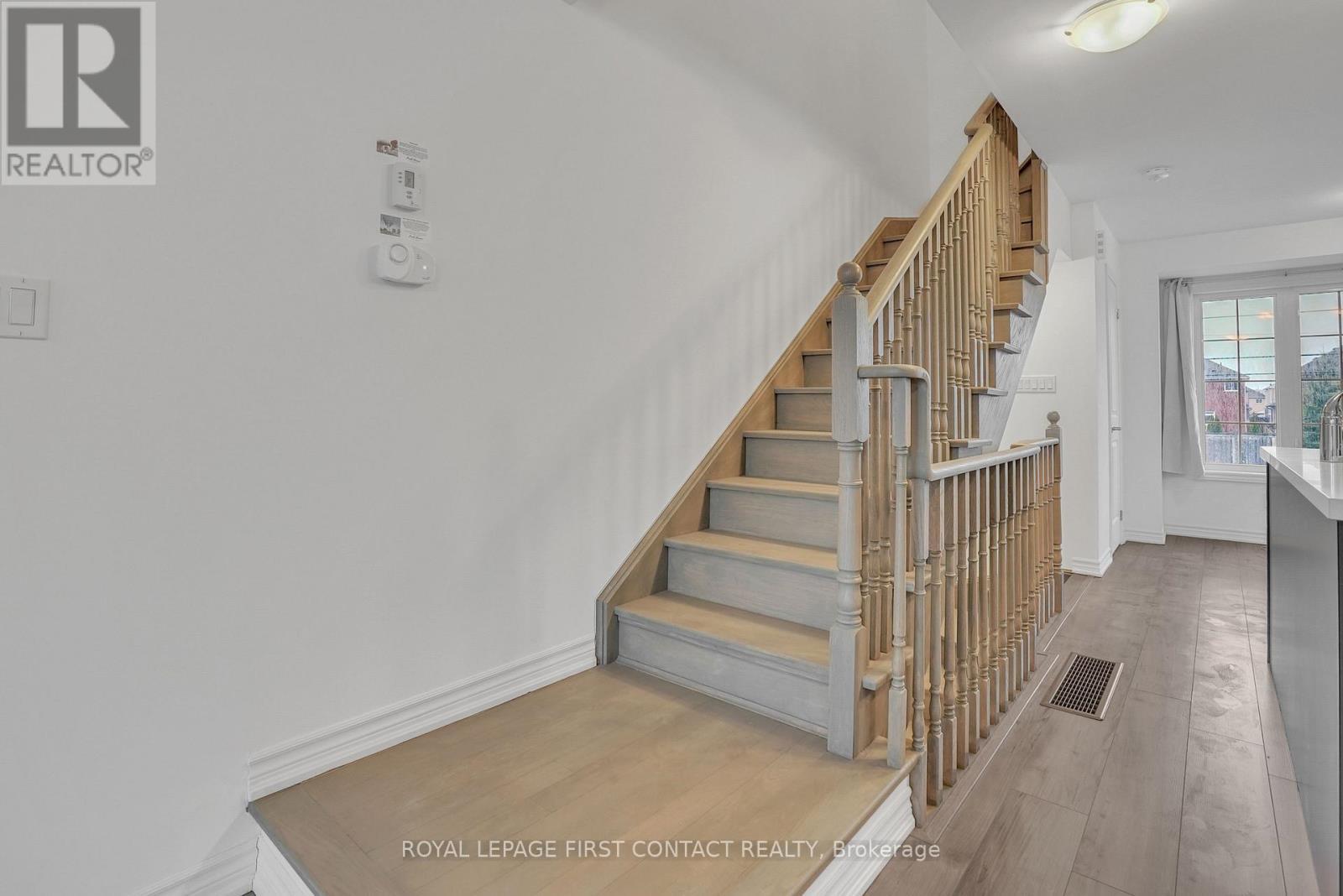 












49 PUMPKIN CORNER CRESCENT

,
Barrie,




Ontario
L9J0T7

