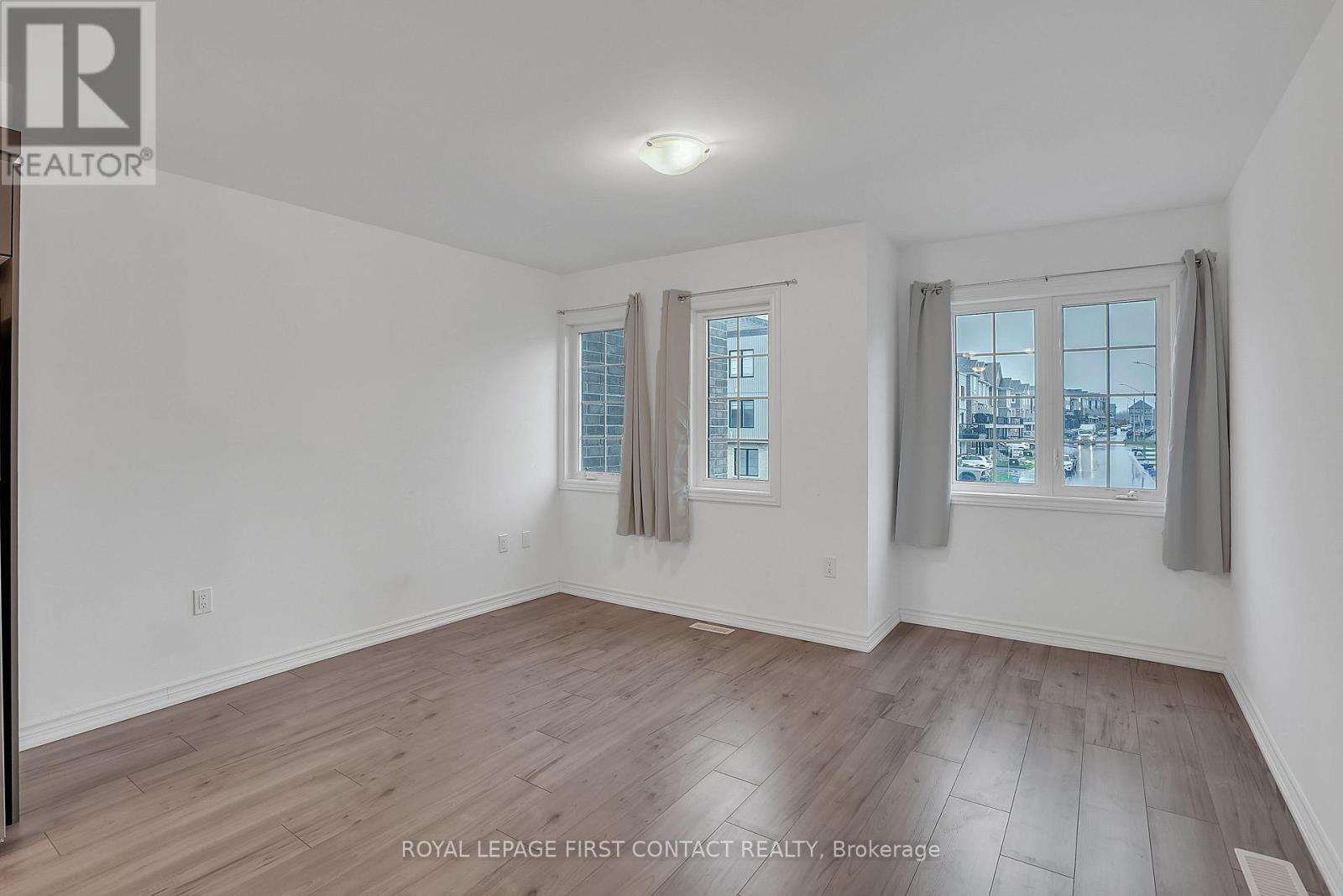 












49 PUMPKIN CORNER CRESCENT

,
Barrie,




Ontario
L9J0T7

