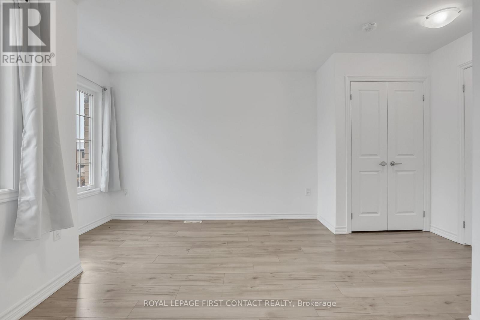 












49 PUMPKIN CORNER CRESCENT

,
Barrie,




Ontario
L9J0T7

