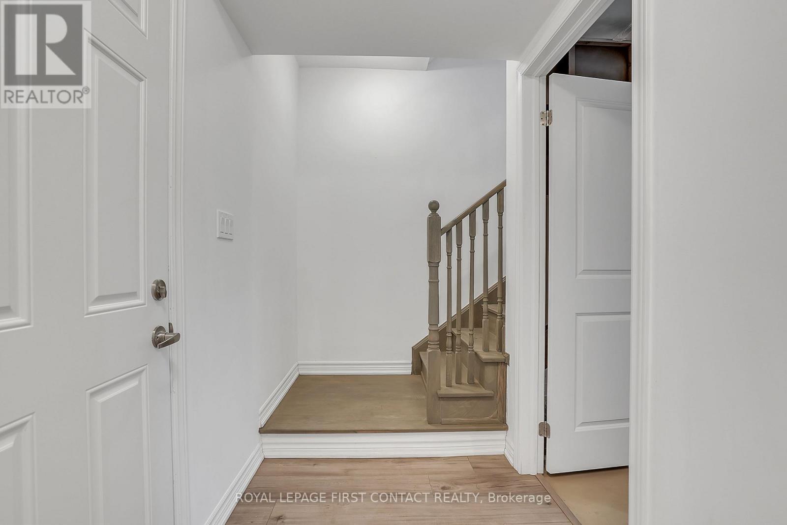 












49 PUMPKIN CORNER CRESCENT

,
Barrie,




Ontario
L9J0T7

