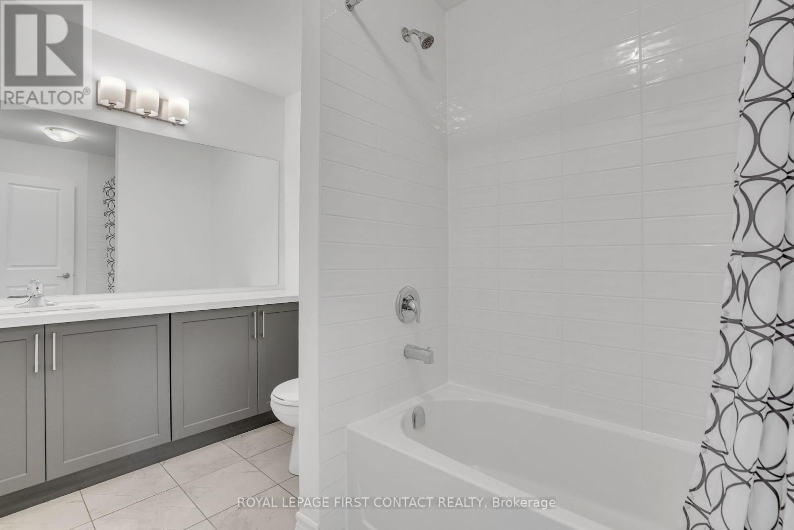 












49 PUMPKIN CORNER CRESCENT

,
Barrie,




Ontario
L9J0T7

