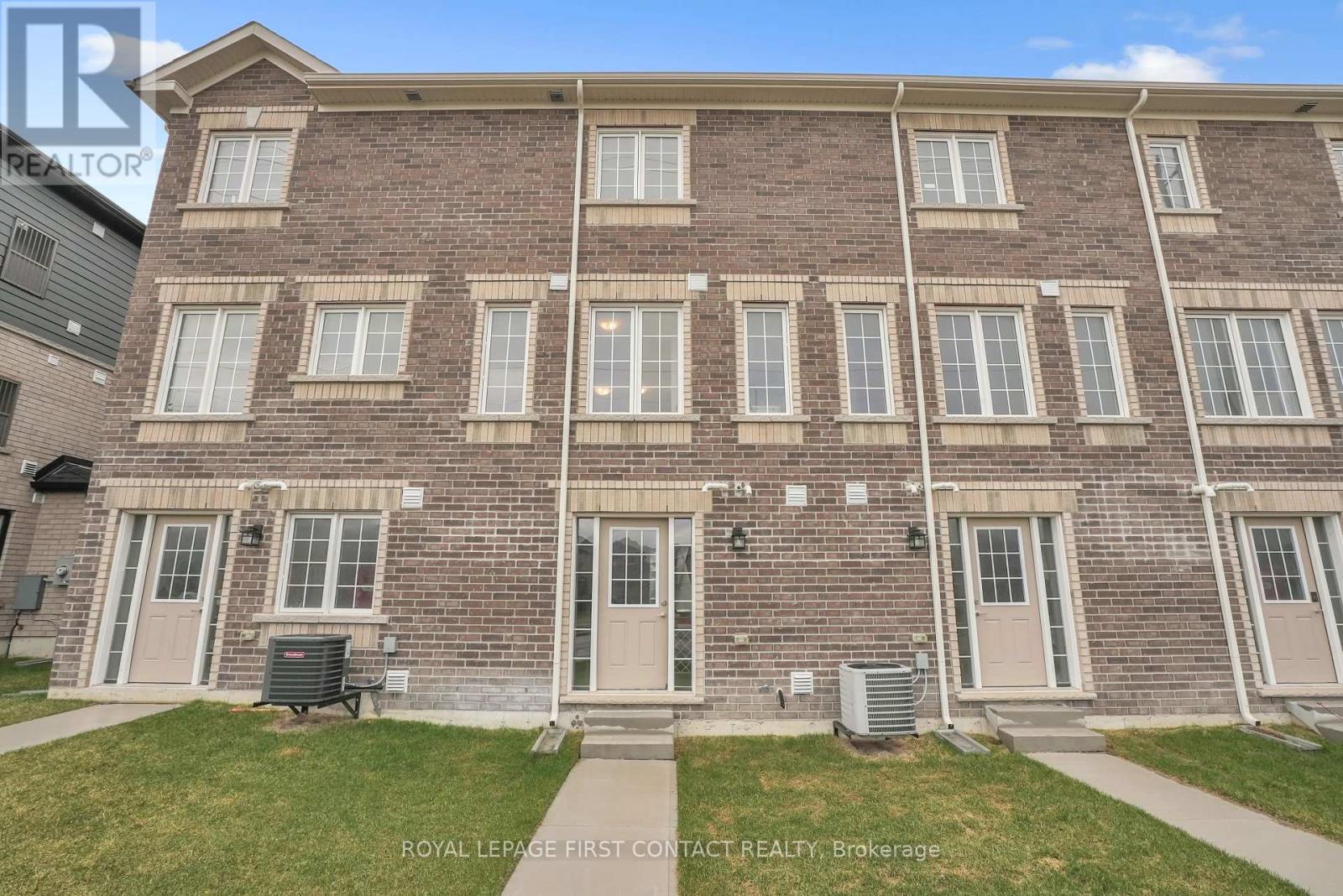 












49 PUMPKIN CORNER CRESCENT

,
Barrie,




Ontario
L9J0T7

