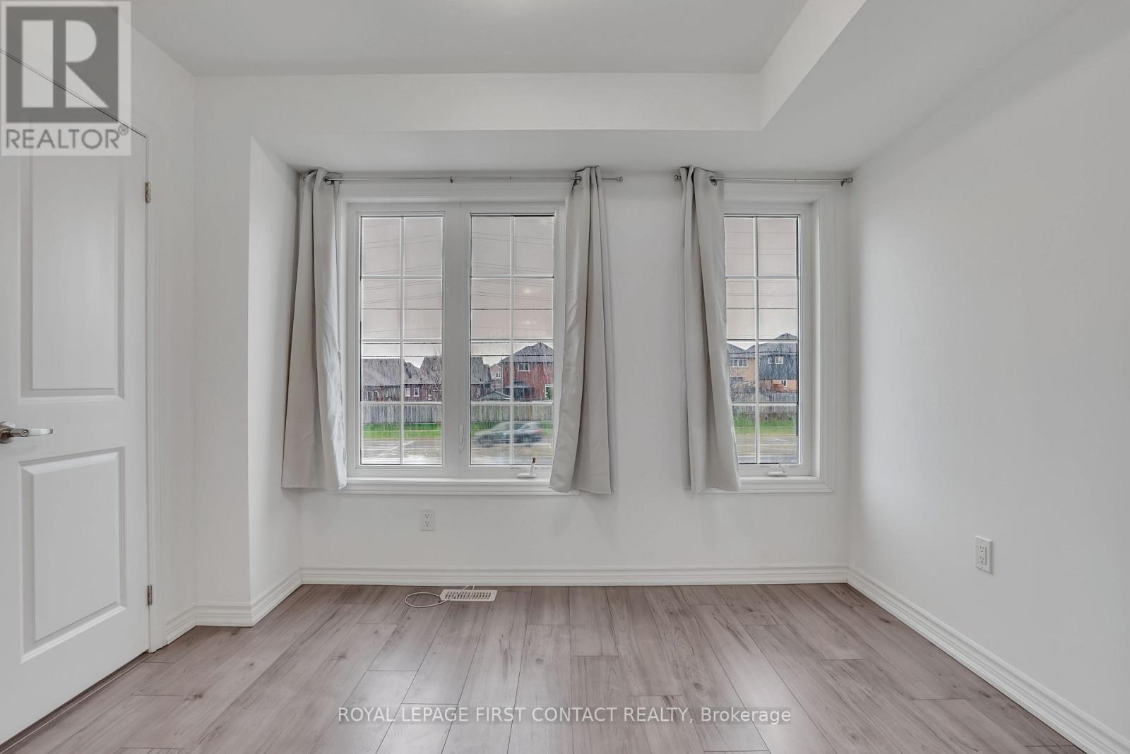 












49 PUMPKIN CORNER CRESCENT

,
Barrie,




Ontario
L9J0T7

