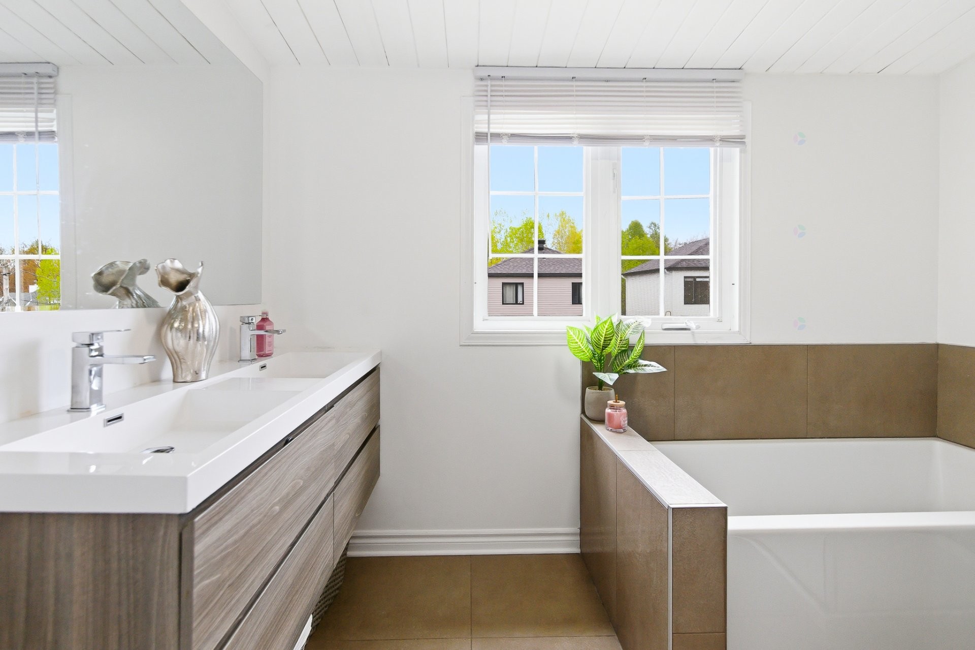 









1439


Rue Rolland

,
Gatineau (Gatineau),




QC
J8R2G6

