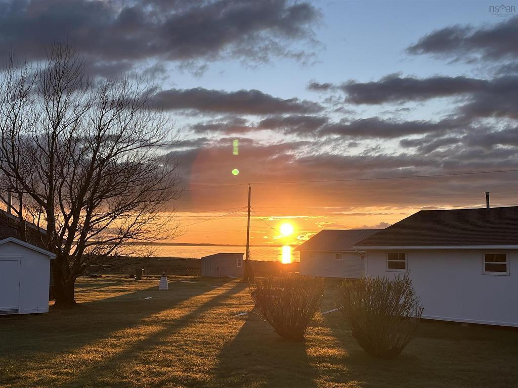 












6 Douglas Crescent

,
Marshville,







NS
B0K 1N0

