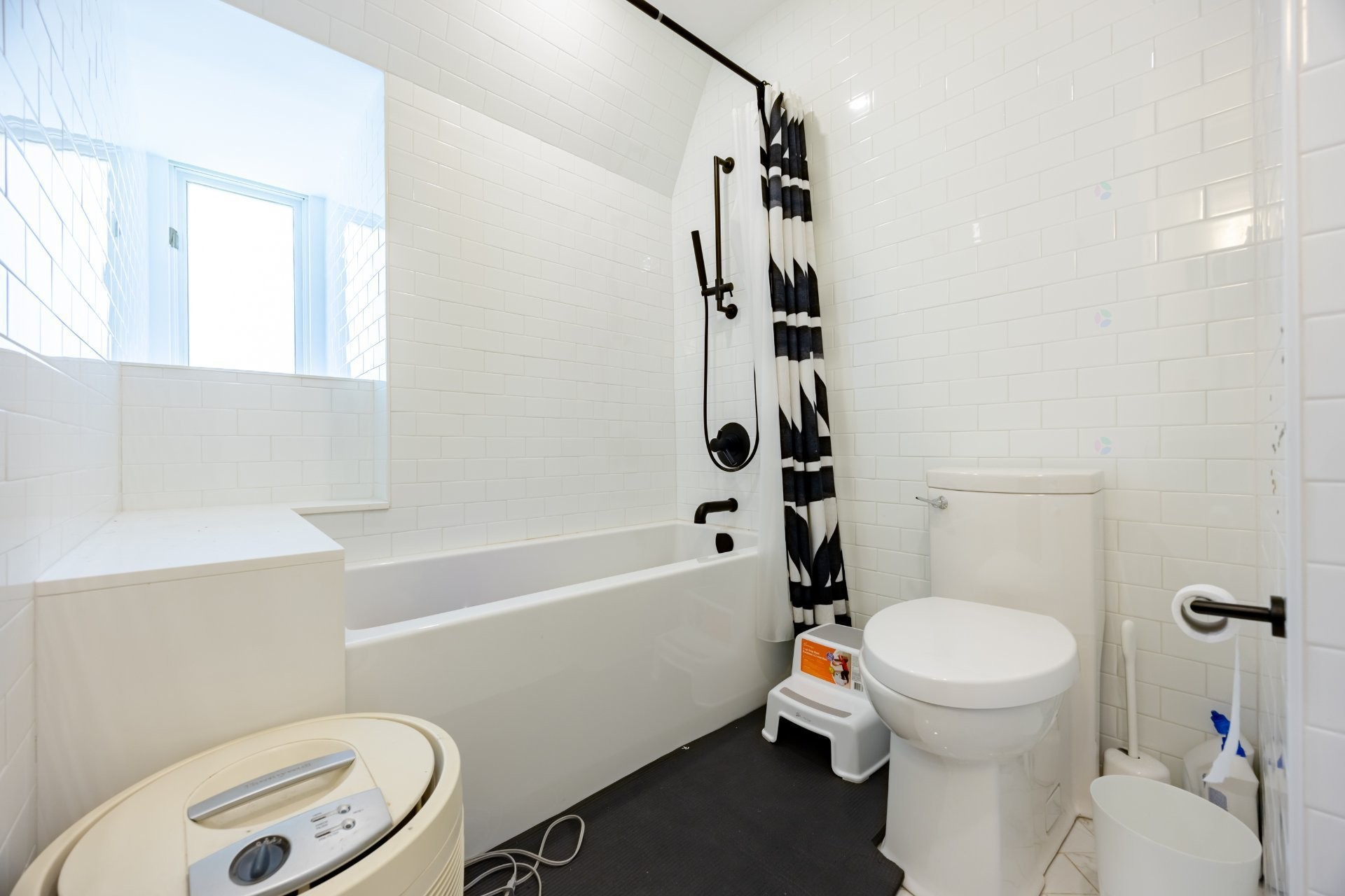 









33


Rue Thurlow

,
Hampstead,




QC
H3X3G7

