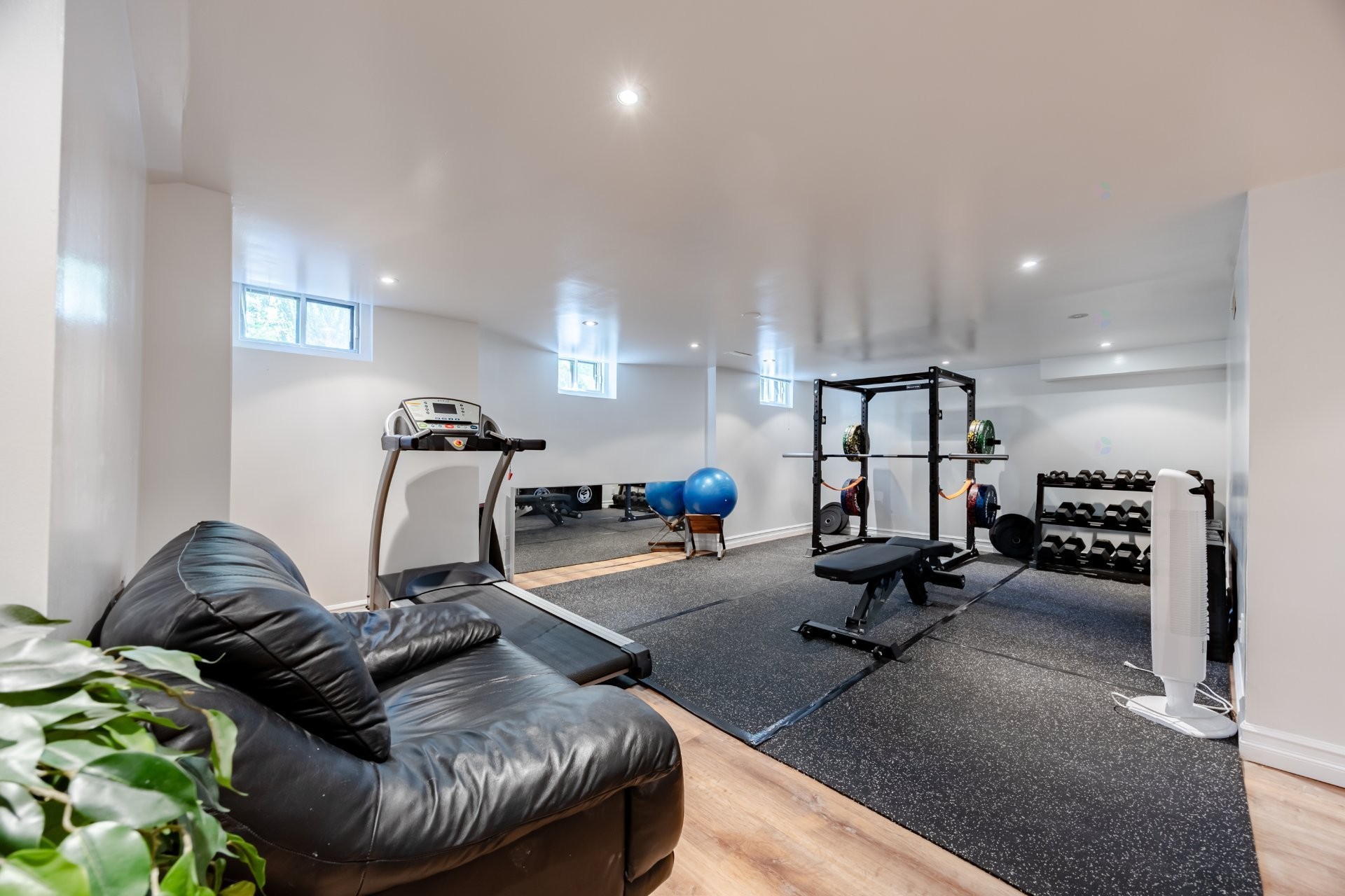 









33


Rue Thurlow

,
Hampstead,




QC
H3X3G7

