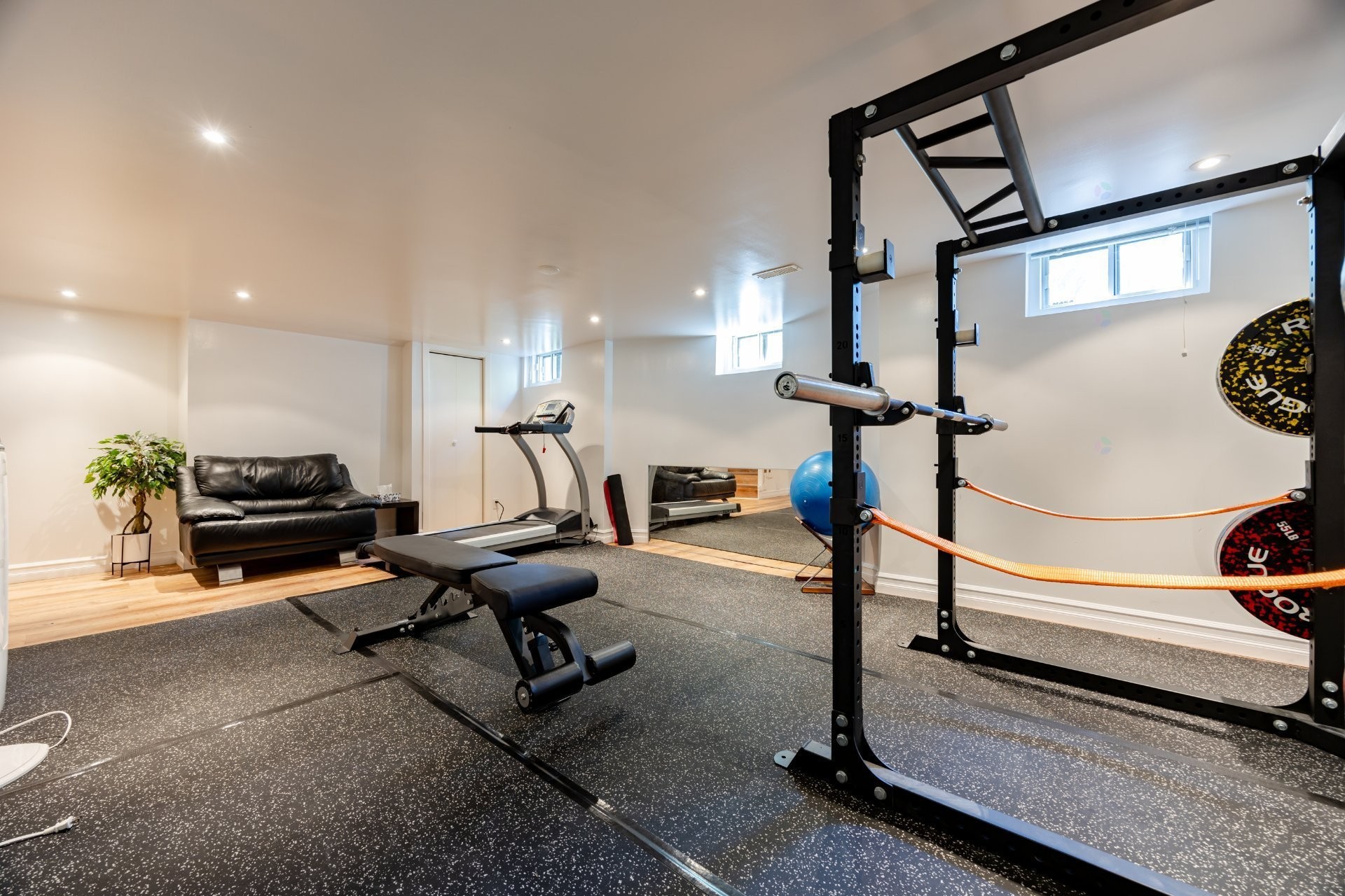 









33


Rue Thurlow

,
Hampstead,




QC
H3X3G7

