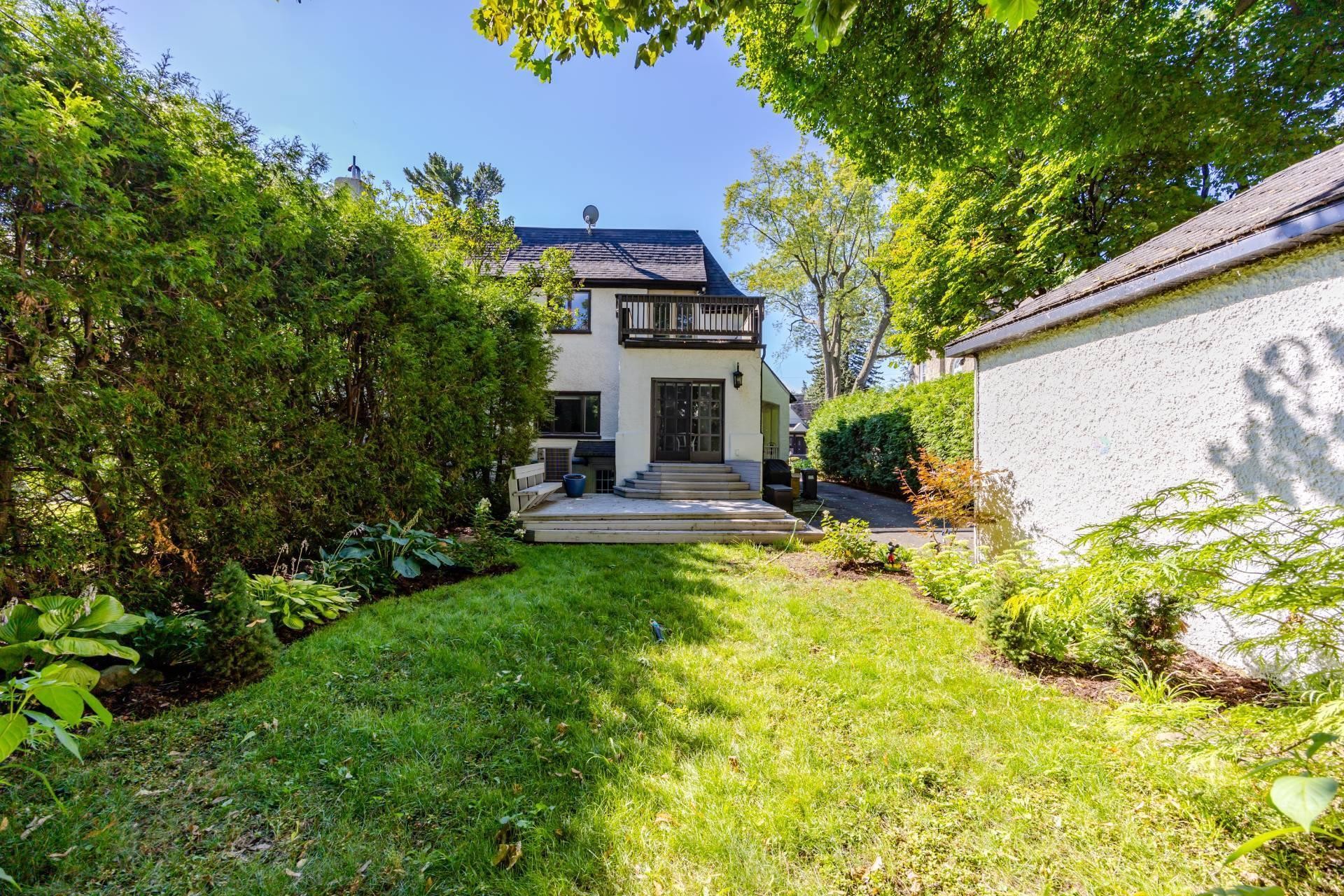 









33


Rue Thurlow

,
Hampstead,




QC
H3X3G7

