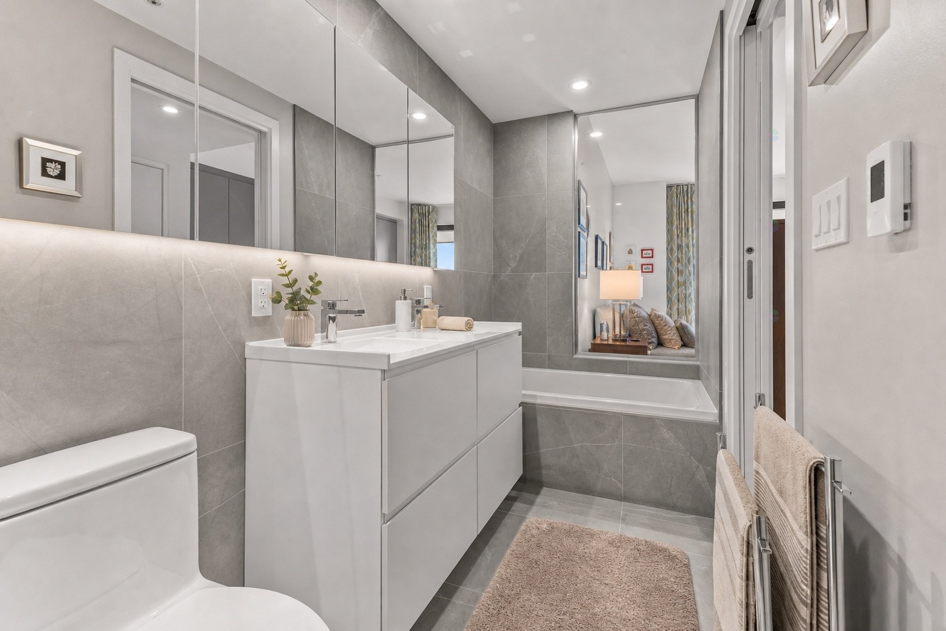 









1000


Rue André-Prévost

, 1401,
Montréal (Verdun/Île-des-Soeurs),




QC
H3E0E6

