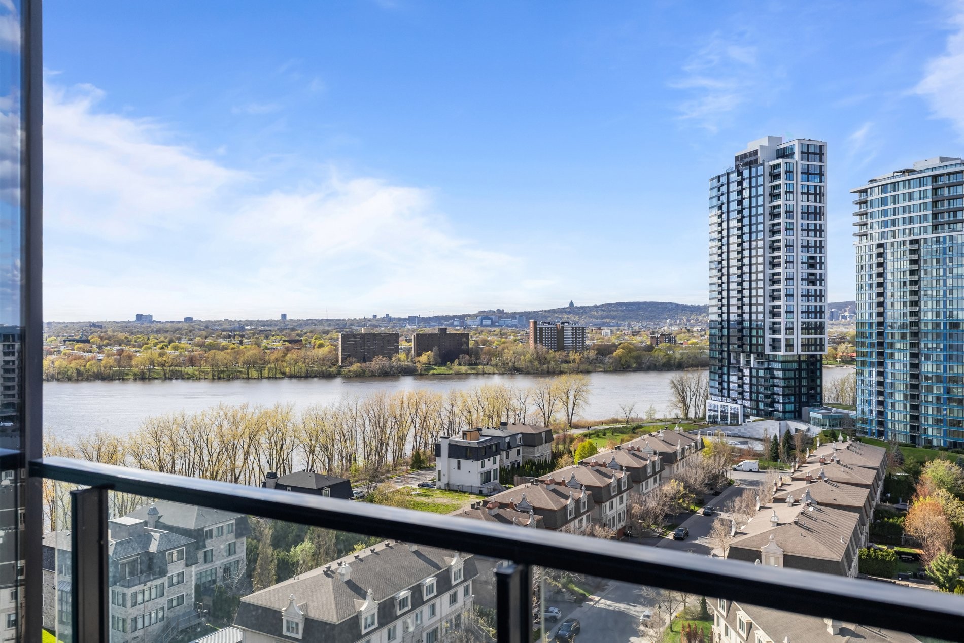 









1000


Rue André-Prévost

, 1401,
Montréal (Verdun/Île-des-Soeurs),




QC
H3E0E6

