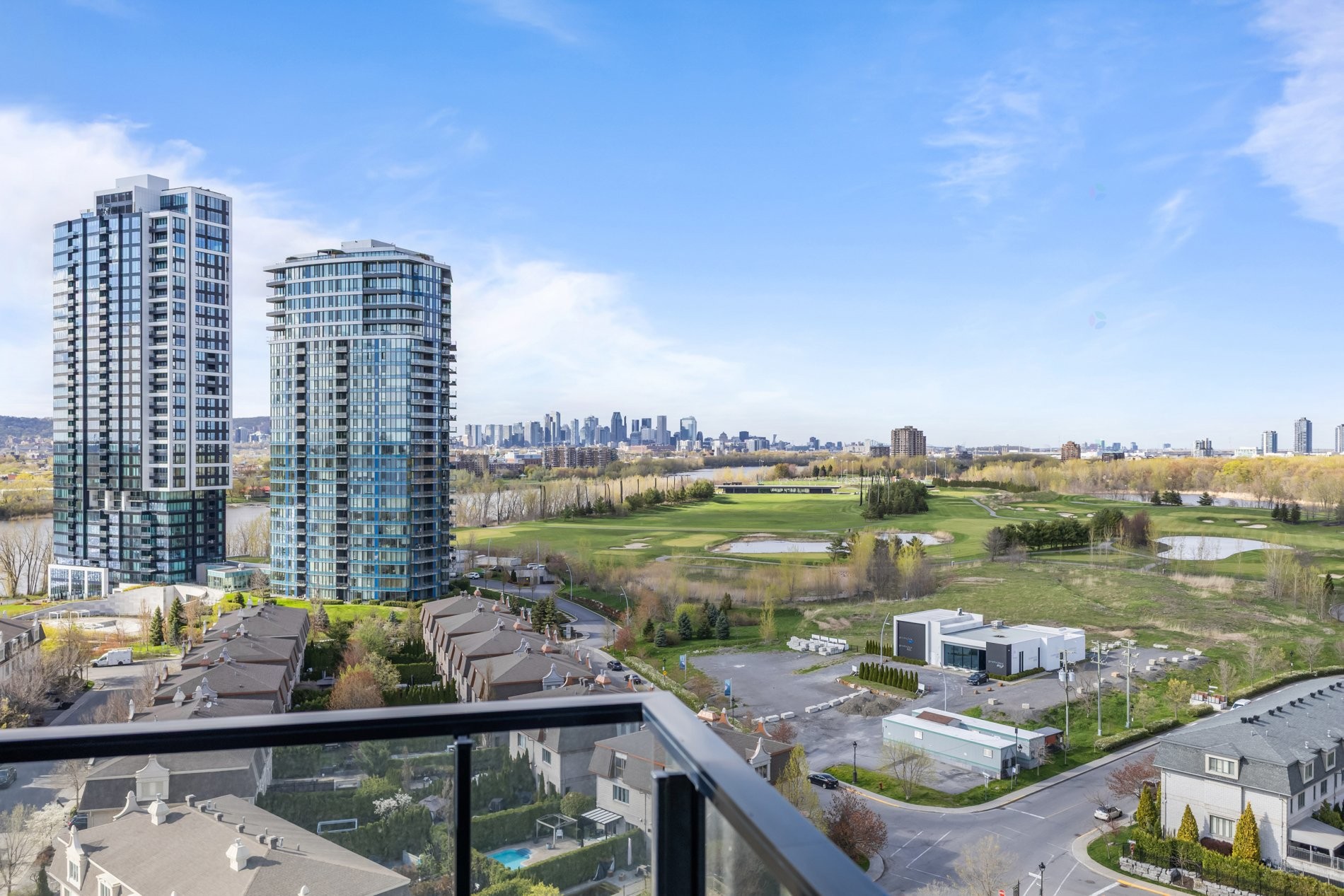









1000


Rue André-Prévost

, 1401,
Montréal (Verdun/Île-des-Soeurs),




QC
H3E0E6

