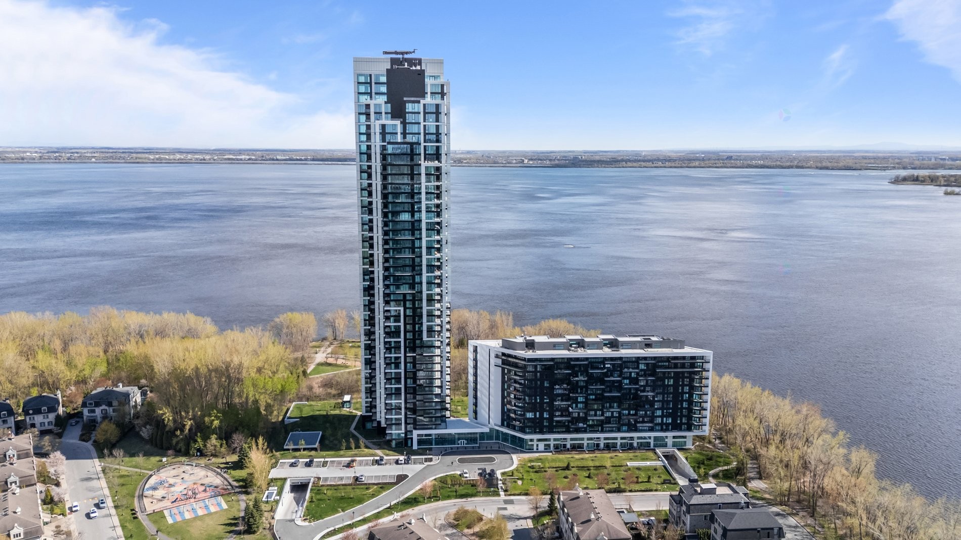 









1000


Rue André-Prévost

, 1401,
Montréal (Verdun/Île-des-Soeurs),




QC
H3E0E6

