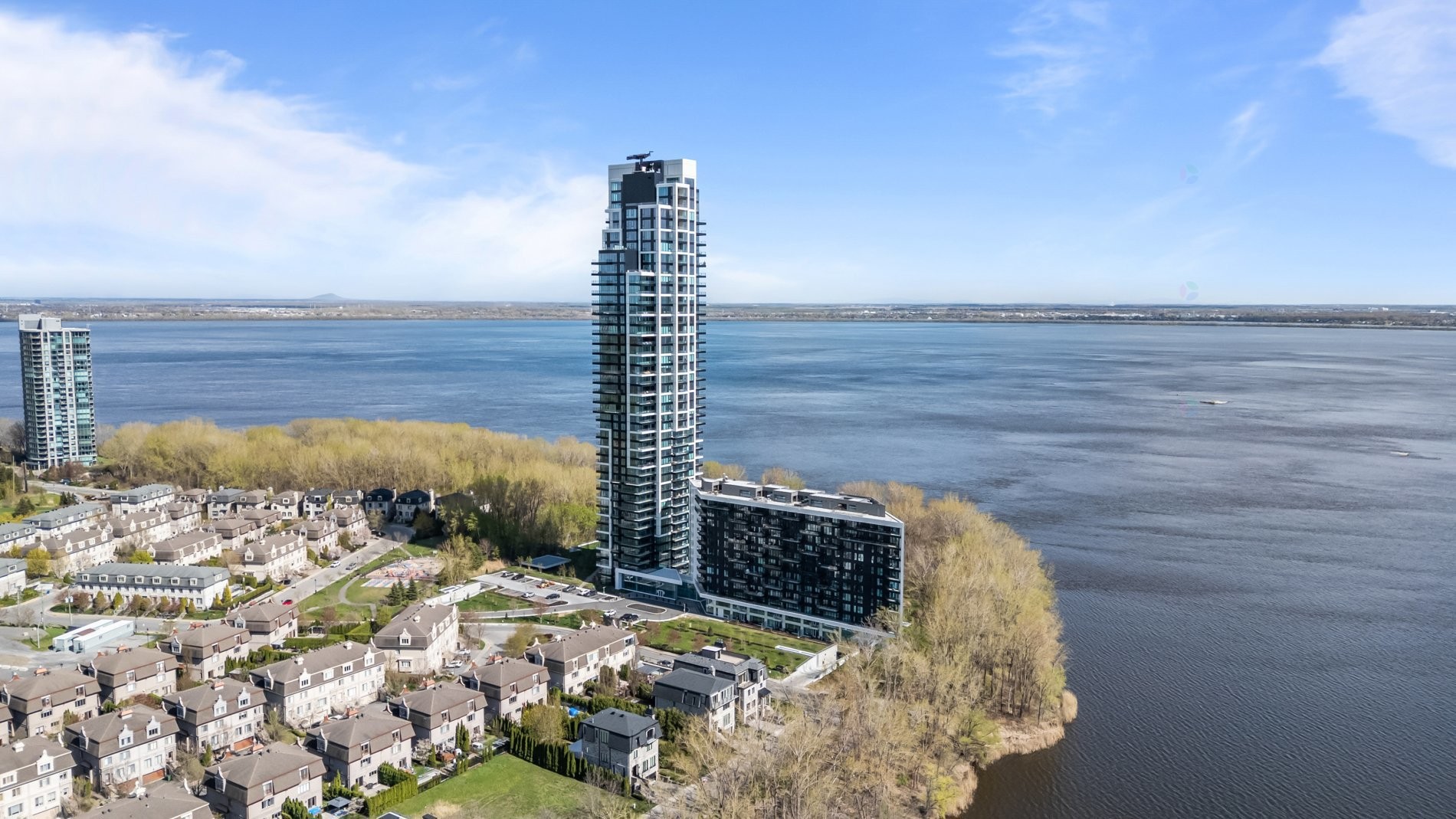 









1000


Rue André-Prévost

, 1401,
Montréal (Verdun/Île-des-Soeurs),




QC
H3E0E6

