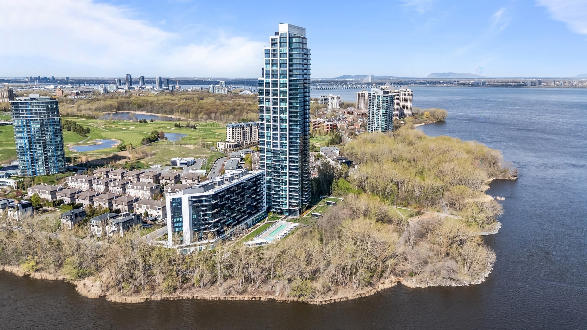 









1000


Rue André-Prévost

, 1401,
Montréal (Verdun/Île-des-Soeurs),




QC
H3E0E6

