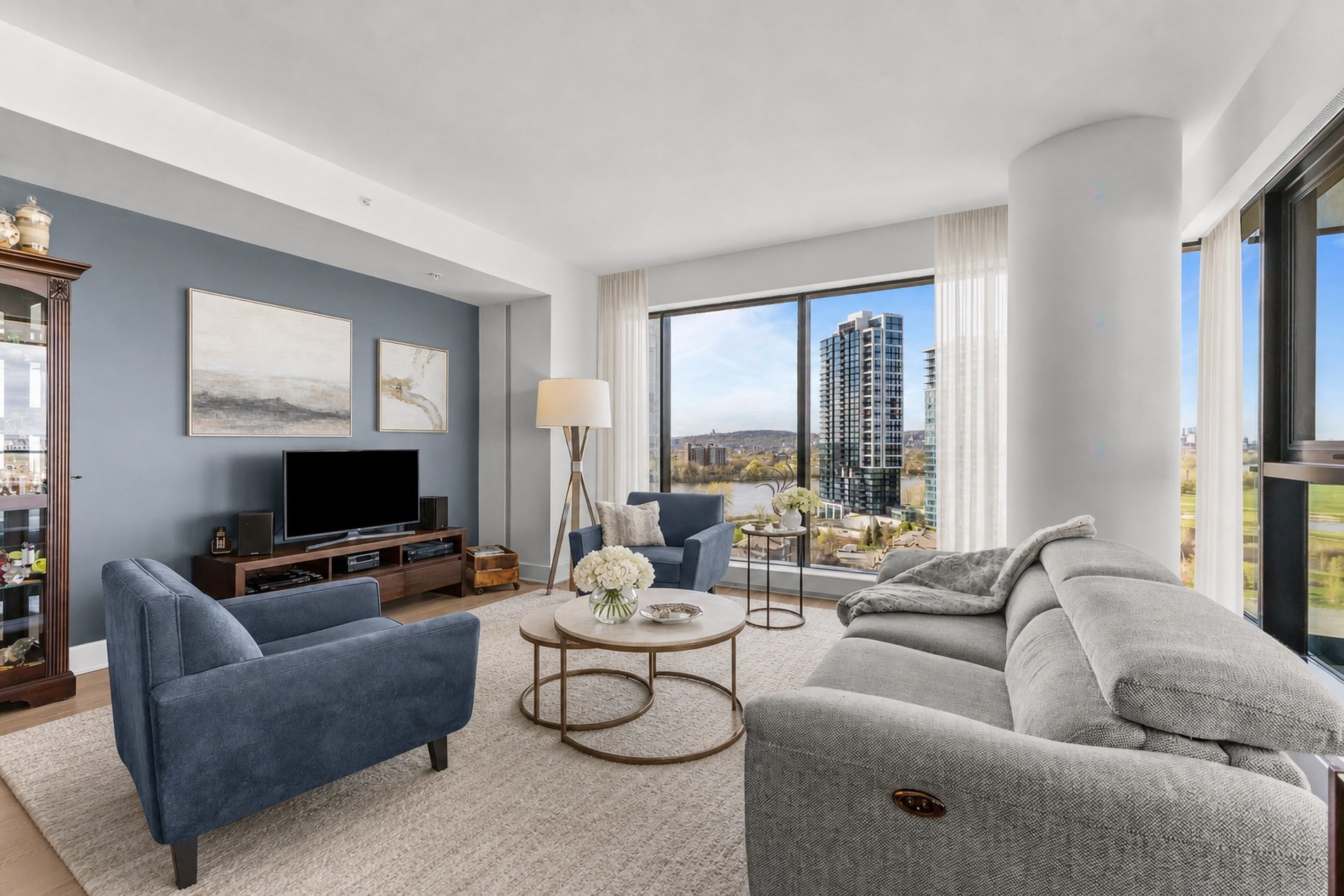 









1000


Rue André-Prévost

, 1401,
Montréal (Verdun/Île-des-Soeurs),




QC
H3E0E6

