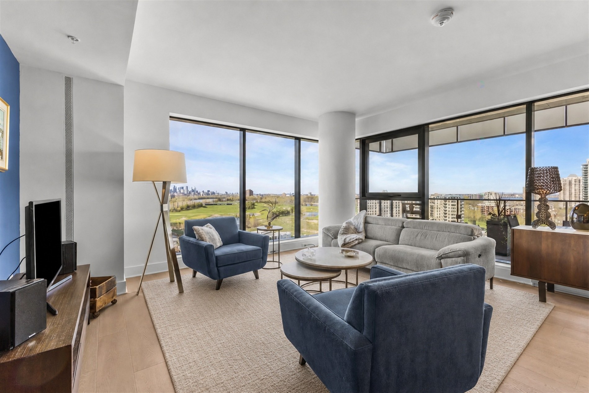 









1000


Rue André-Prévost

, 1401,
Montréal (Verdun/Île-des-Soeurs),




QC
H3E0E6


