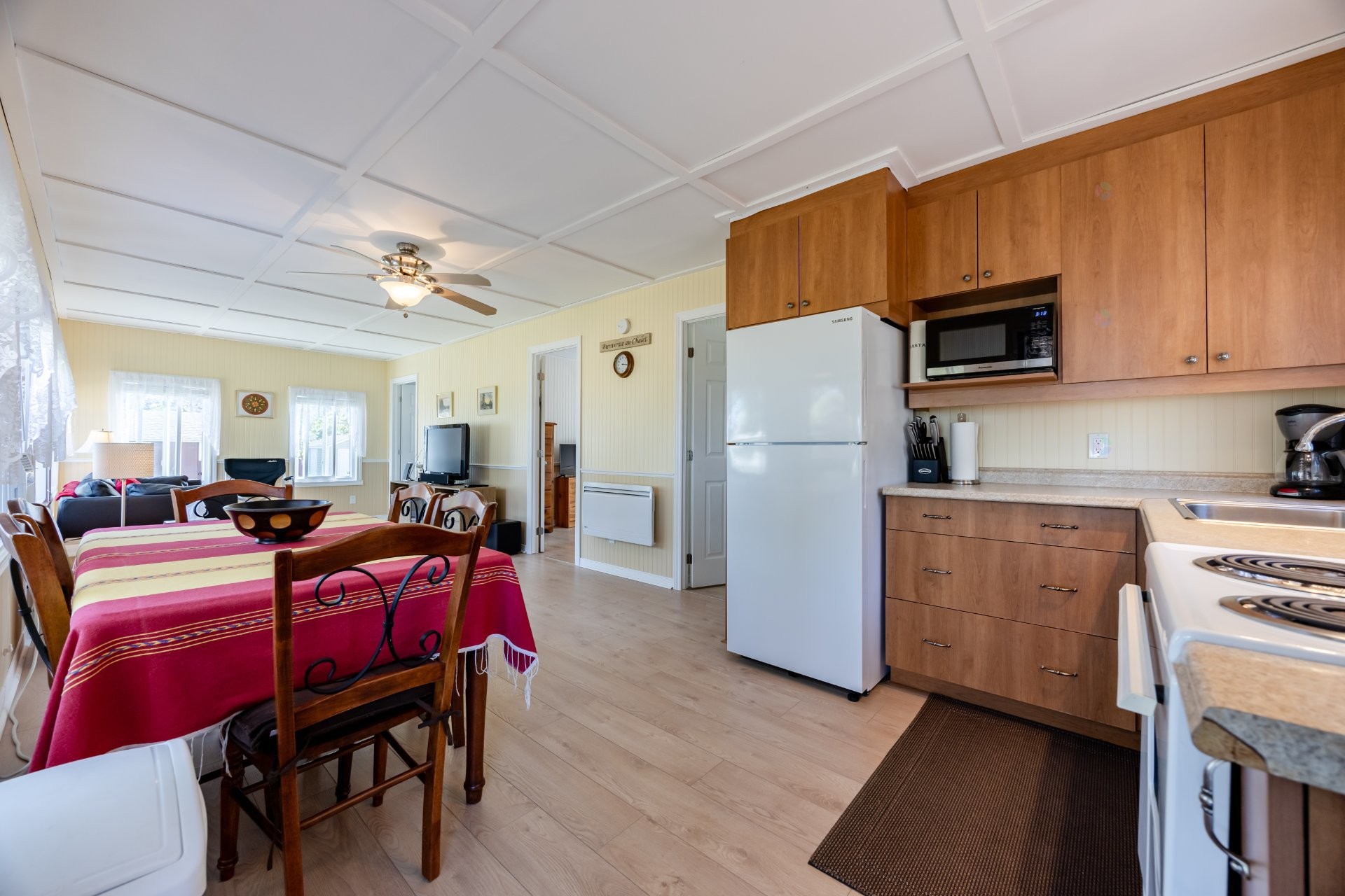 









1403


1re Avenue

,
Saint-Paul-de-l'Île-aux-Noix,




QC
J0J1G0

