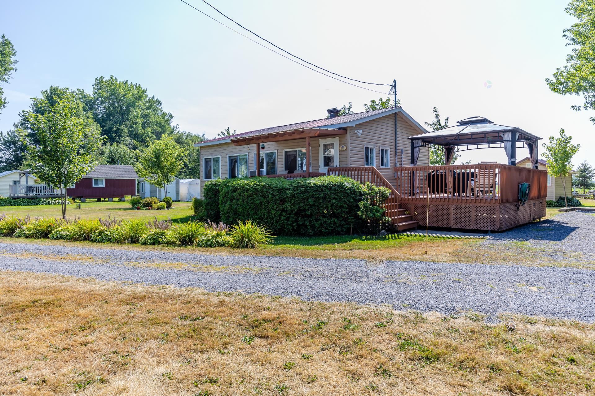 









1403


1re Avenue

,
Saint-Paul-de-l'Île-aux-Noix,




QC
J0J1G0

