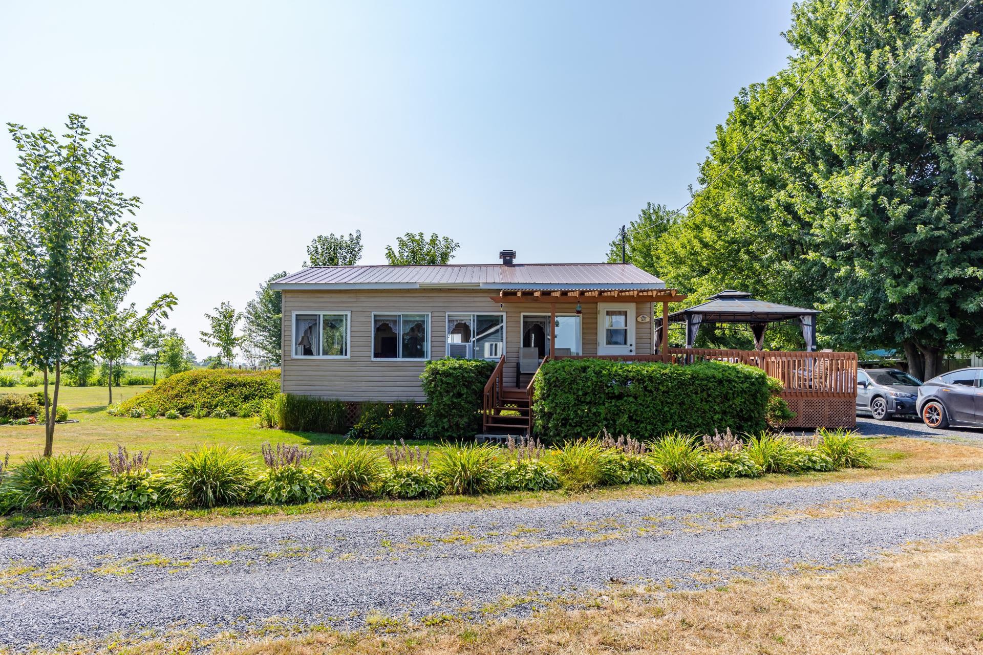 









1403


1re Avenue

,
Saint-Paul-de-l'Île-aux-Noix,




QC
J0J1G0

