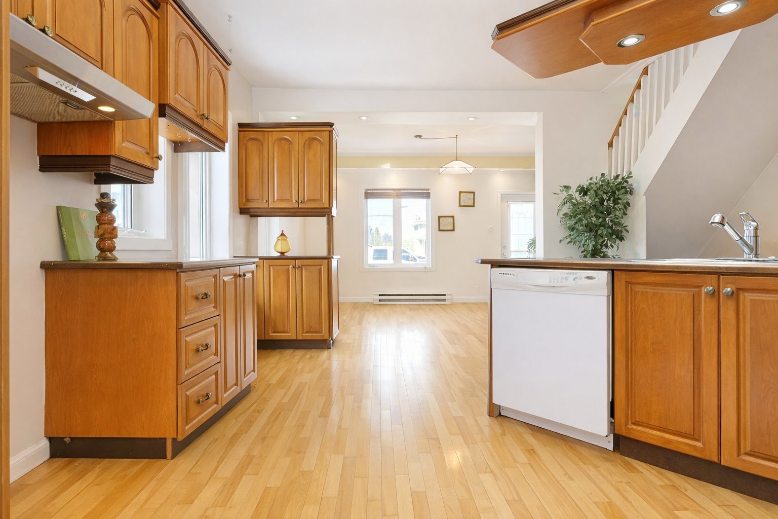 









261


Rue Principale

,
Saint-Adelphe,




QC
G0X2G0

