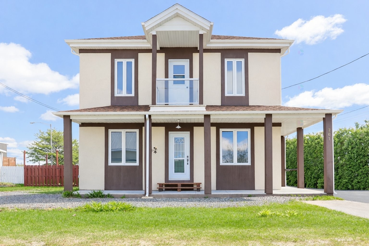 









261


Rue Principale

,
Saint-Adelphe,




QC
G0X2G0


