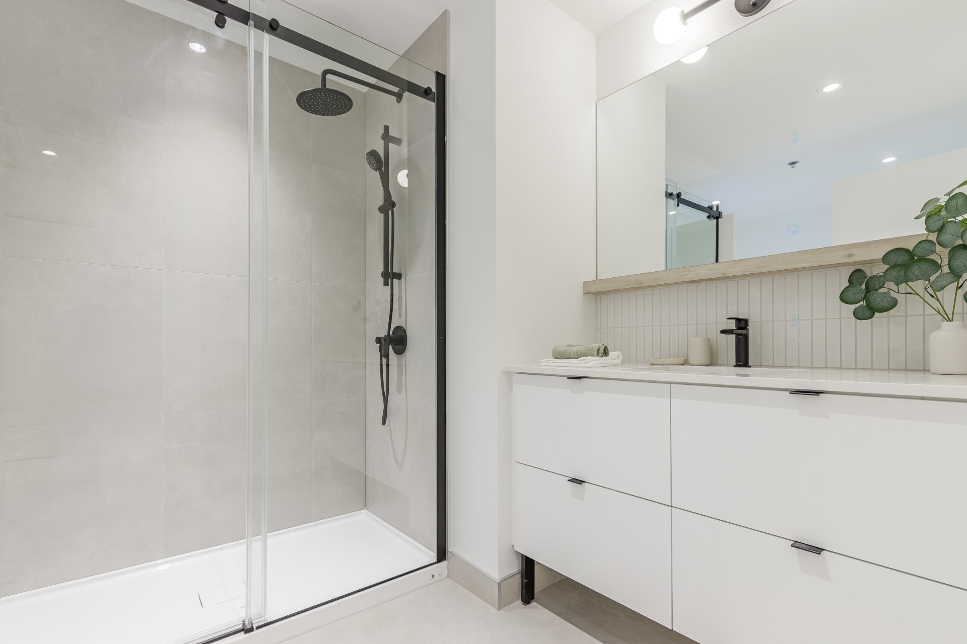 









305


Av. des Draveurs

, 132,
Trois-Rivières,




QC
G9A0H8


