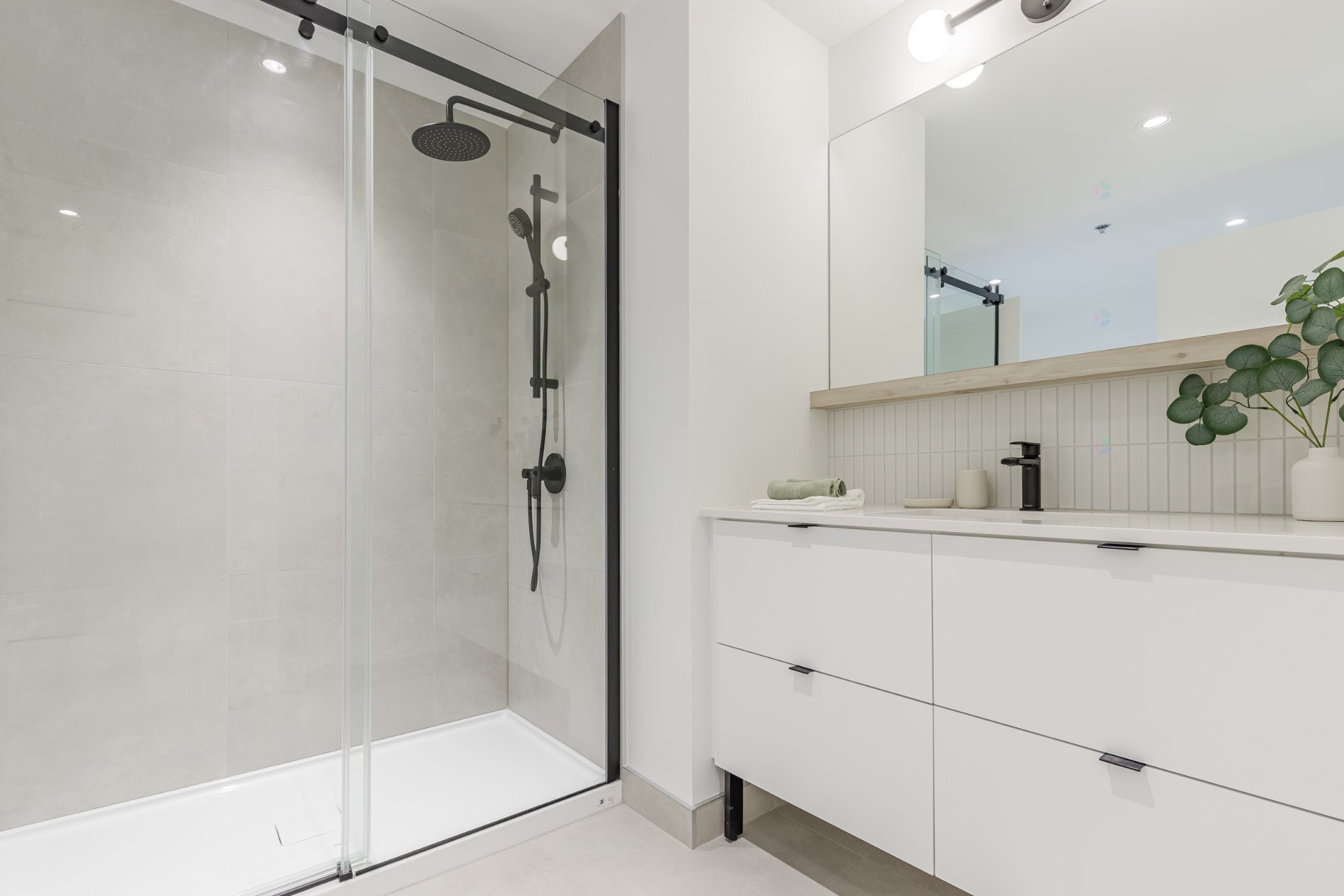 









305


Av. des Draveurs

, 101,
Trois-Rivières,




QC
G9A0H8

