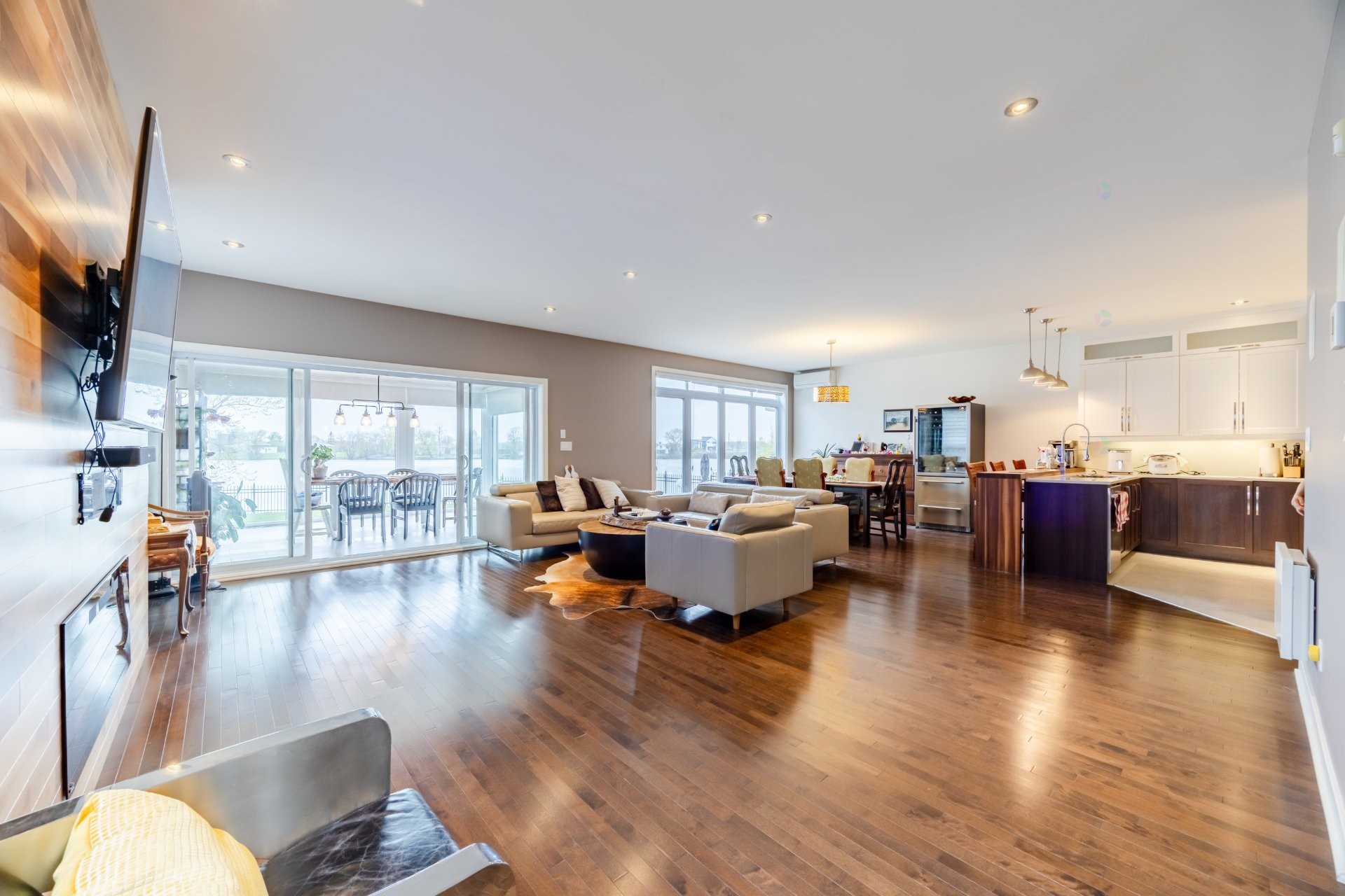 









409


Ch. des Patriotes

,
Saint-Mathias-sur-Richelieu,




QC
J3L6C3

