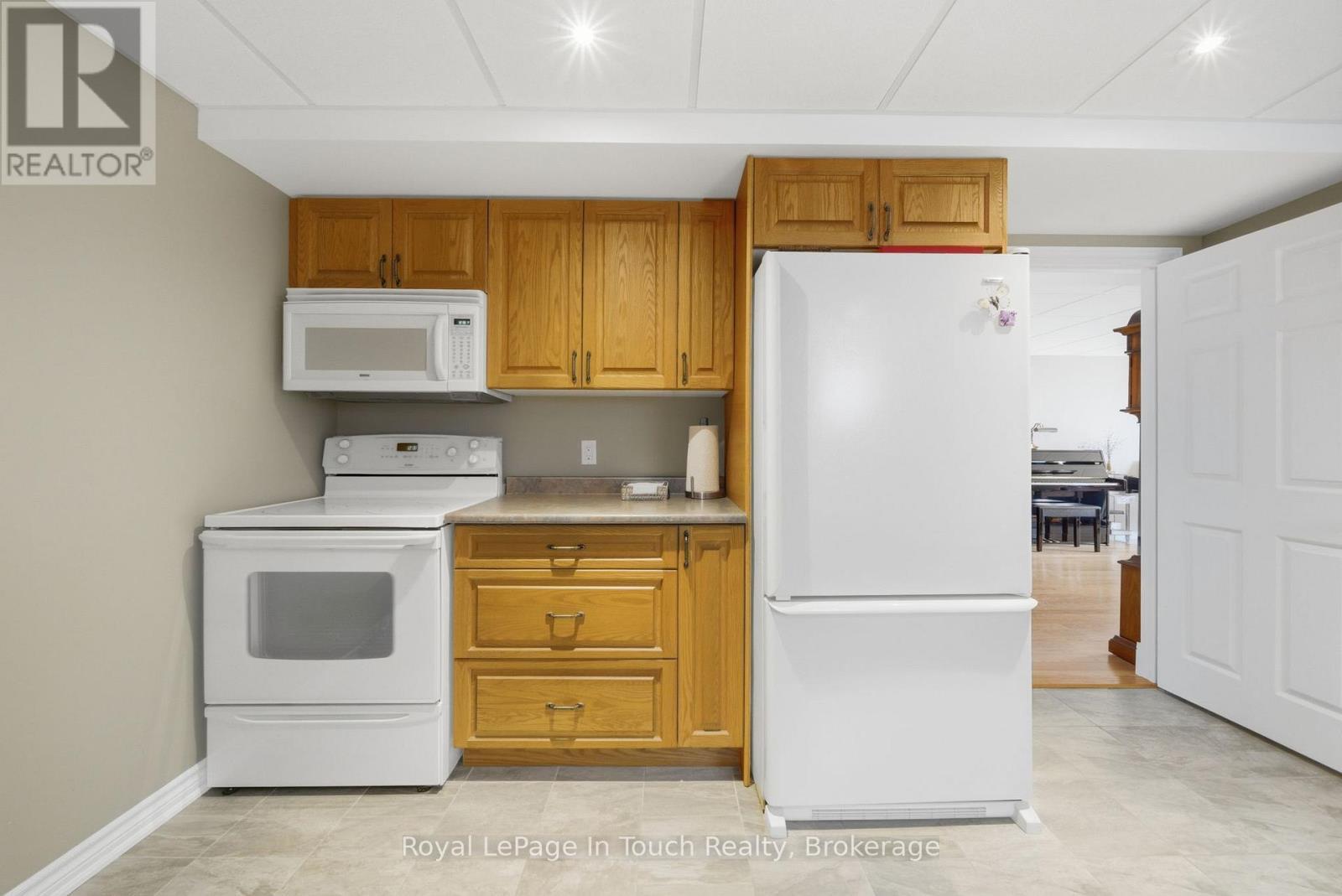 












108 MILROY DRIVE

,
Peterborough (Northcrest Ward 5),




Ontario
K9H7T2

