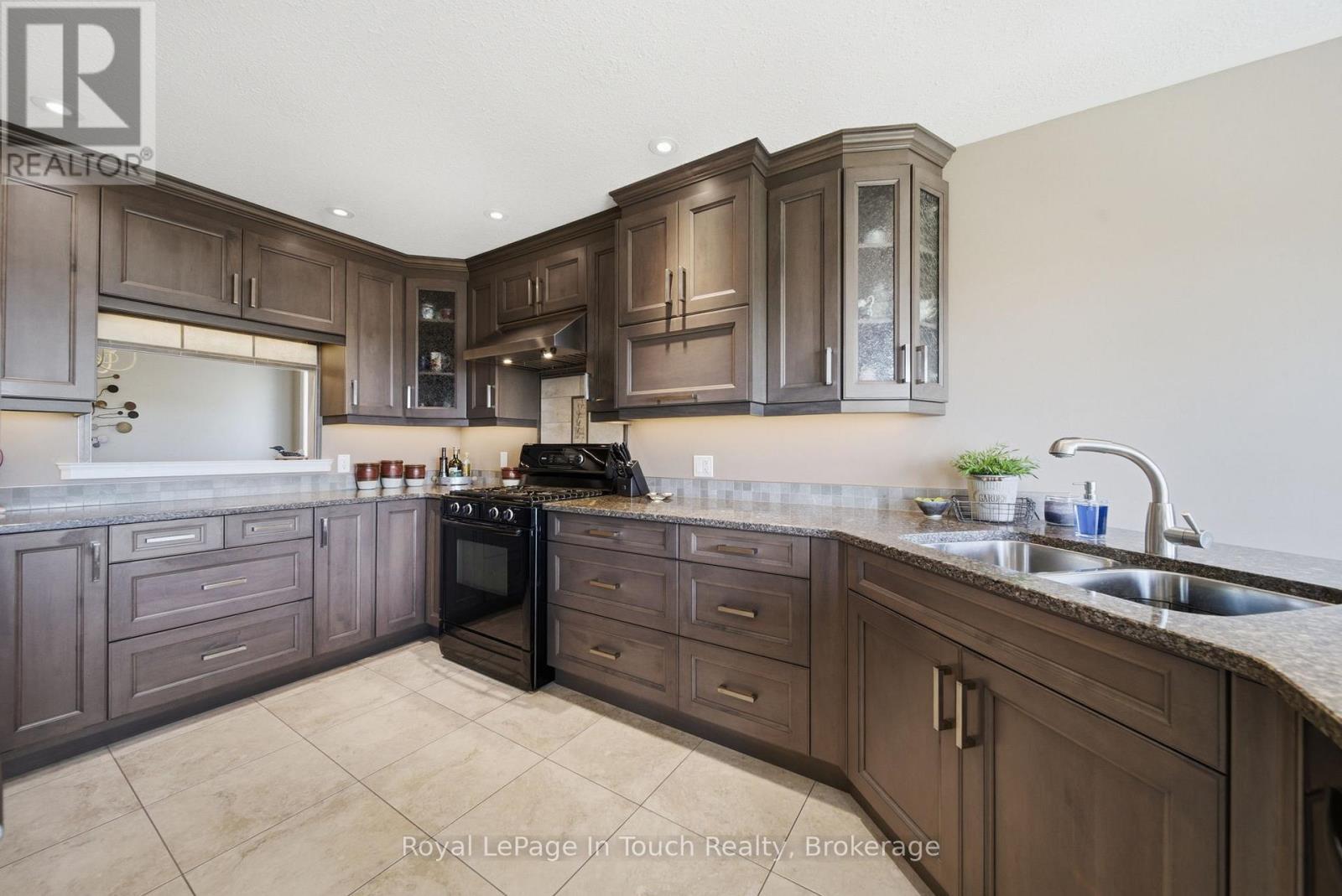 












108 MILROY DRIVE

,
Peterborough (Northcrest Ward 5),




Ontario
K9H7T2

