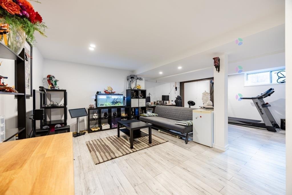 









1


Crois. Raspberry

,
Beaconsfield,




QC
H9W6C9

